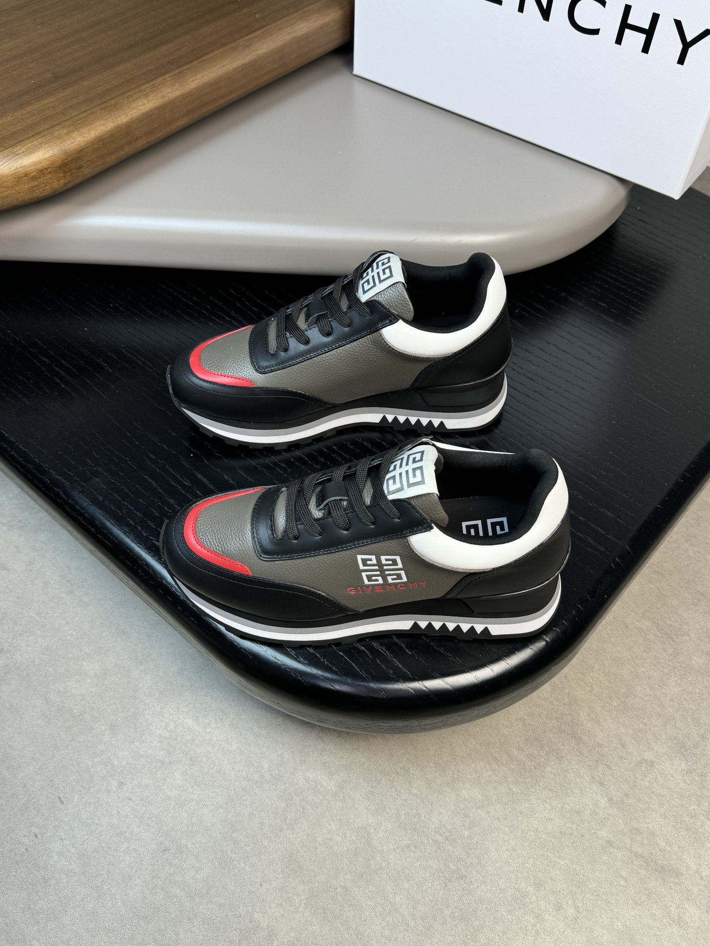 Givenchy Basic Shoes L-s