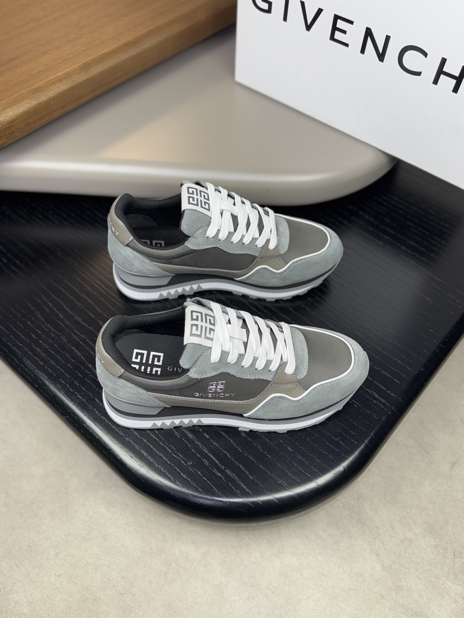 Givenchy Sneakers L-s