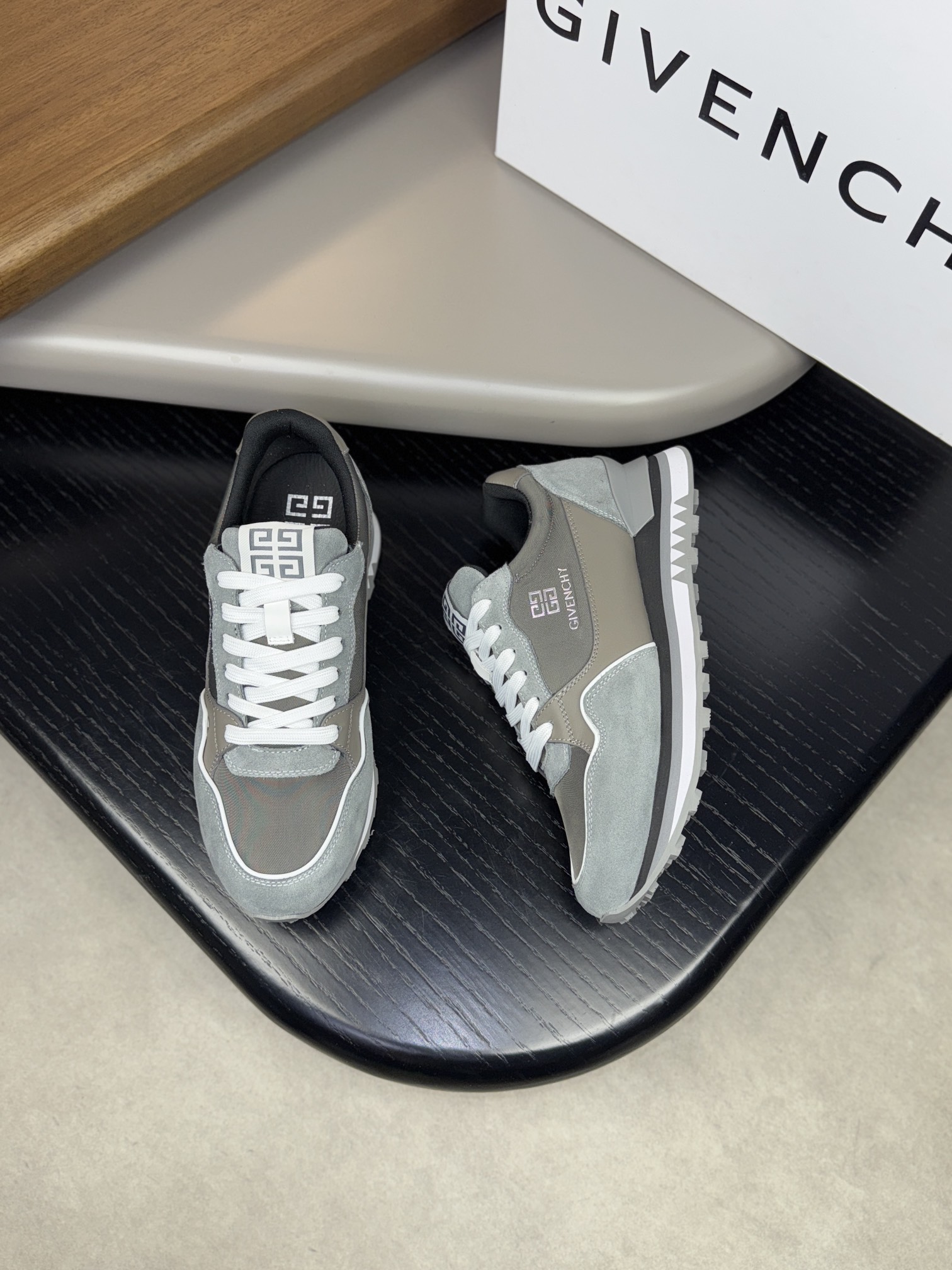Givenchy Sneakers L-s