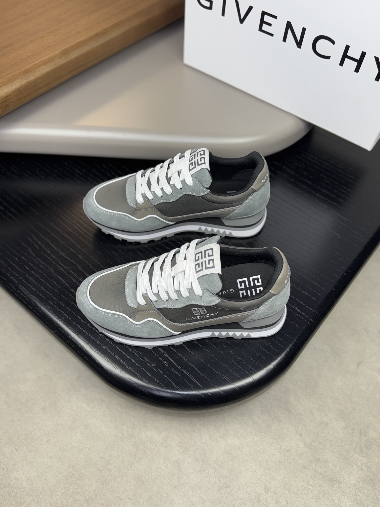 Givenchy Sneakers L-s