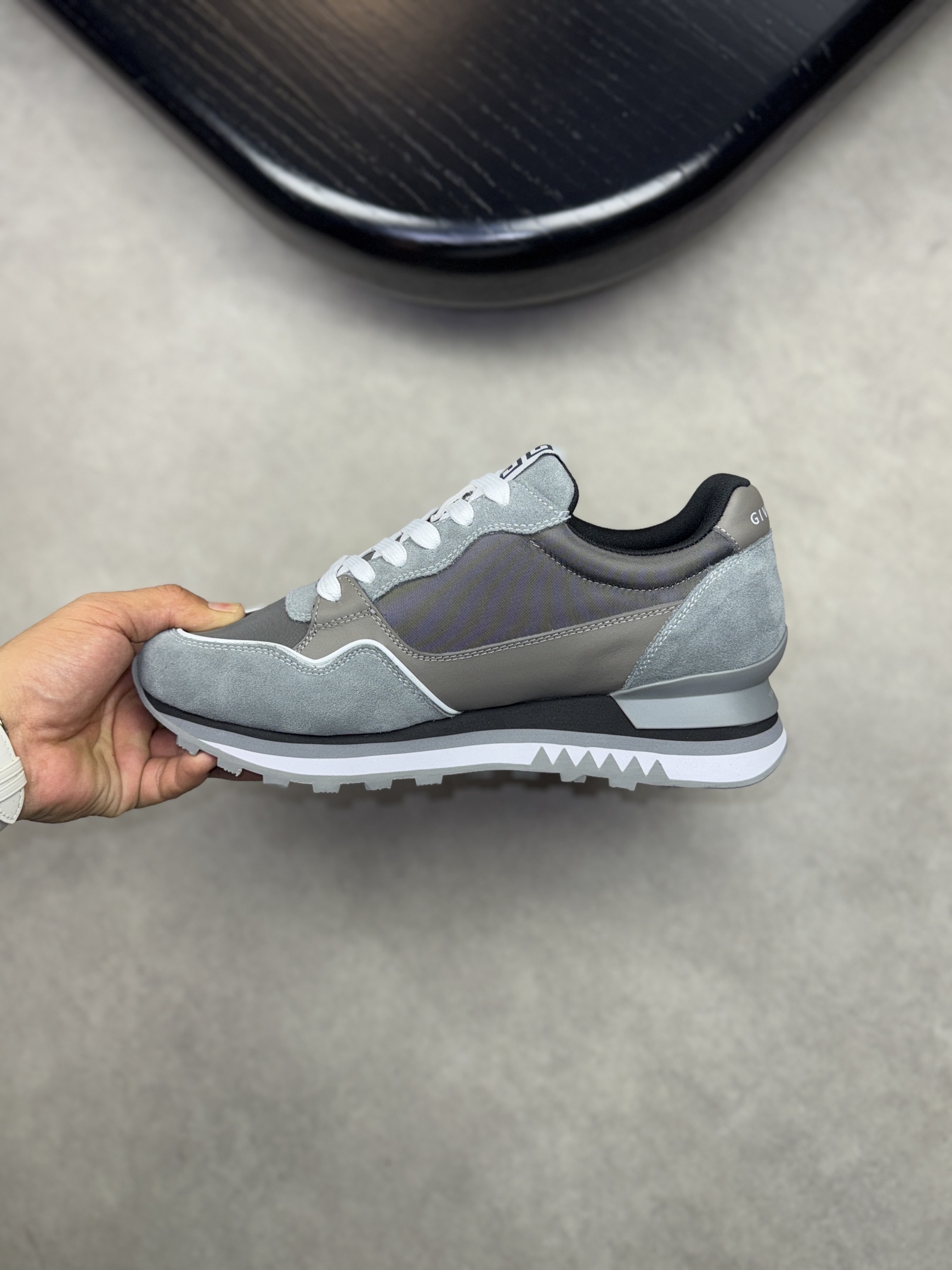 Givenchy Sneakers L-s