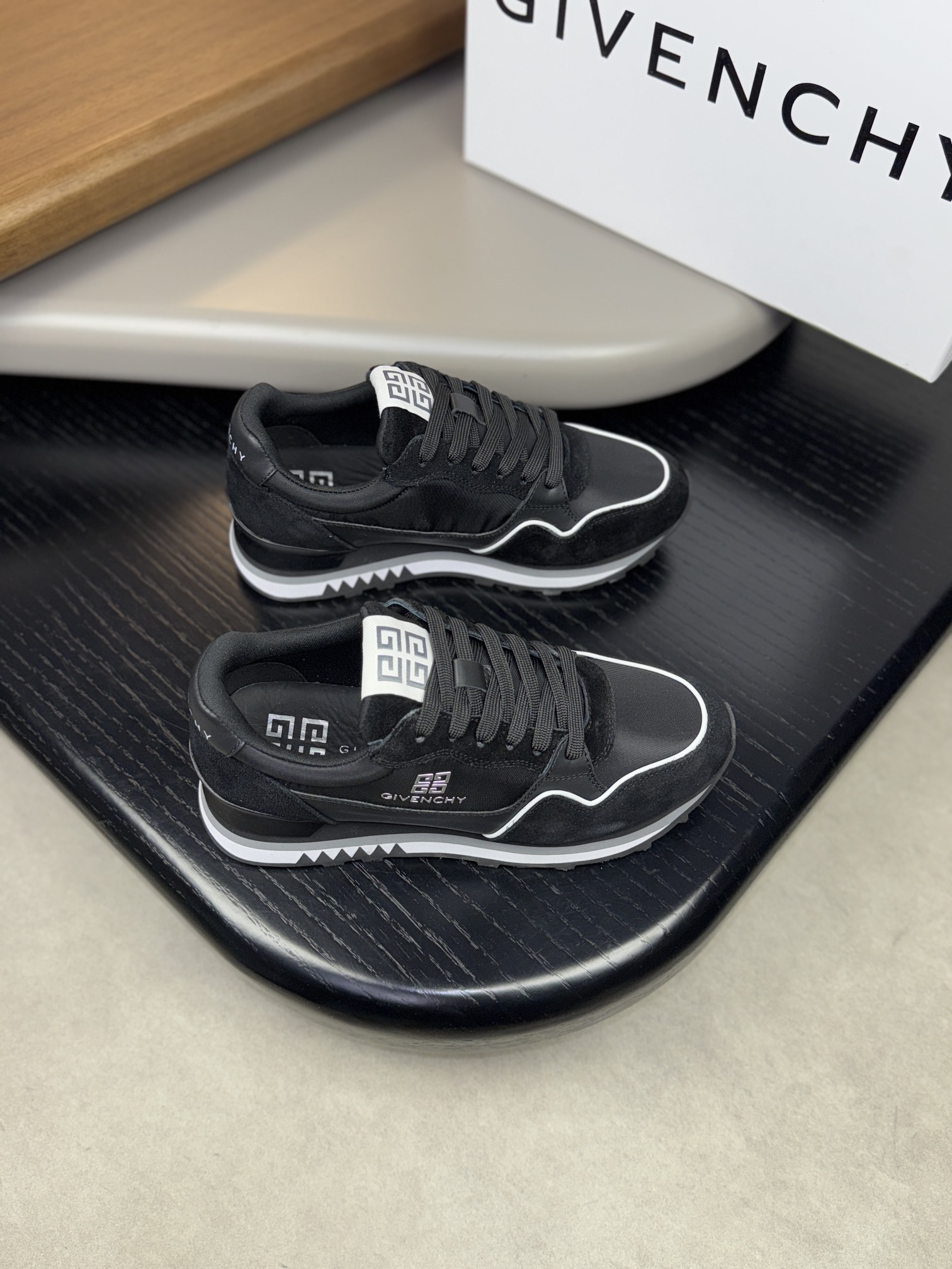 Givenchy Sneakers L-s