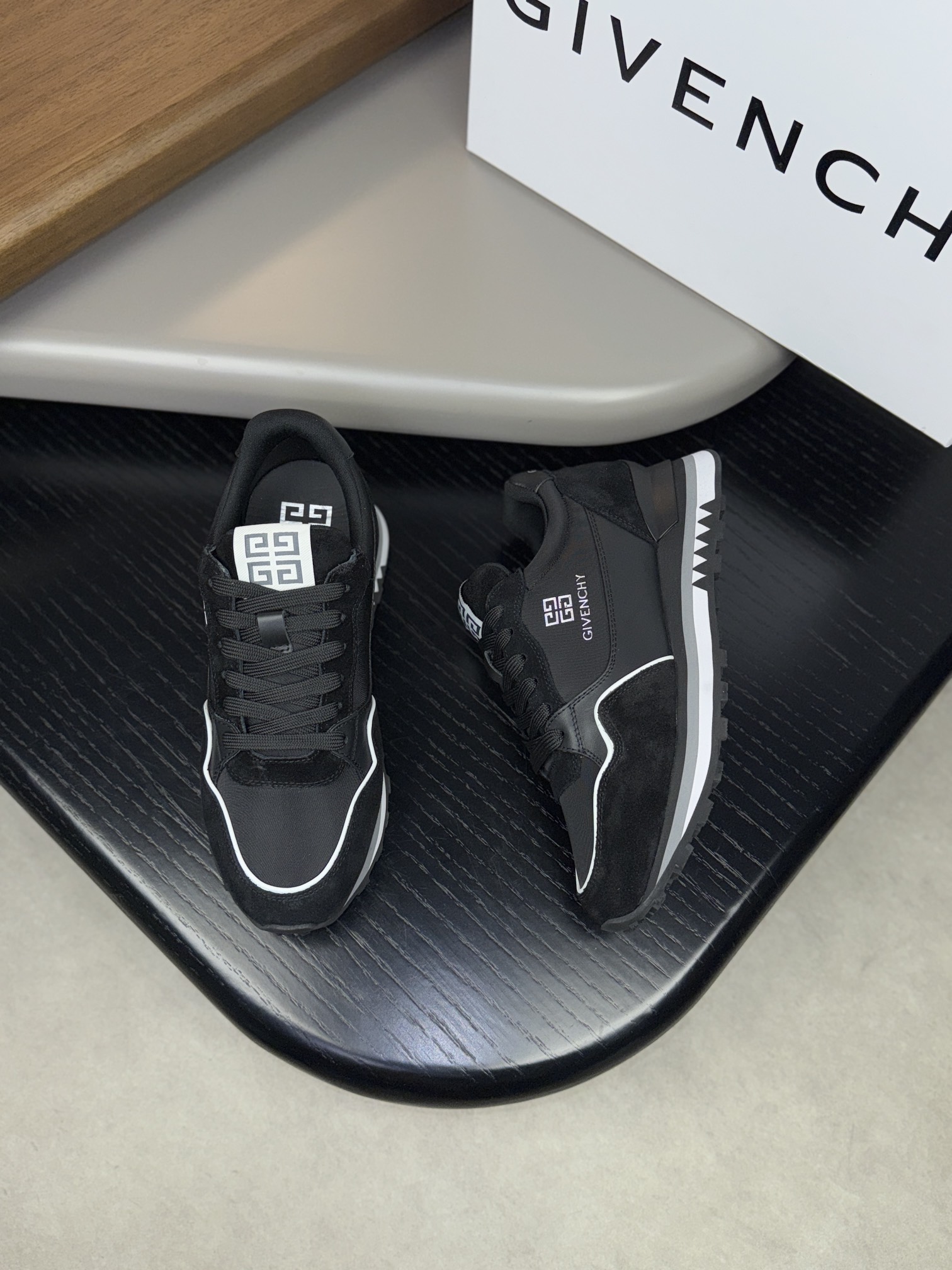 Givenchy Sneakers L-s