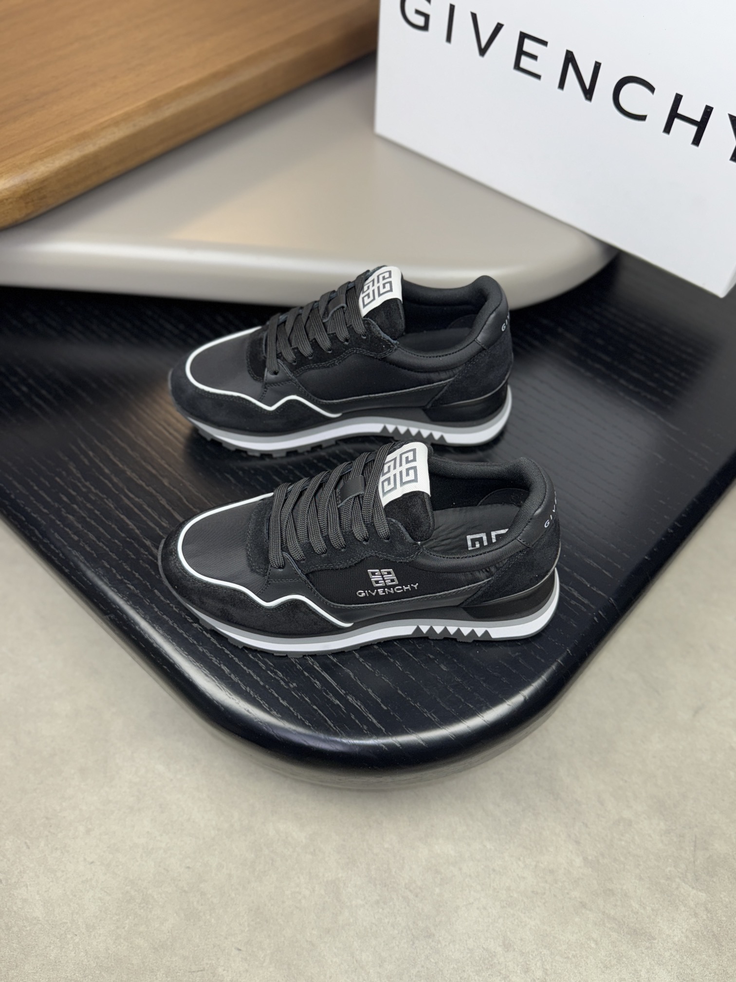 Givenchy Sneakers L-s