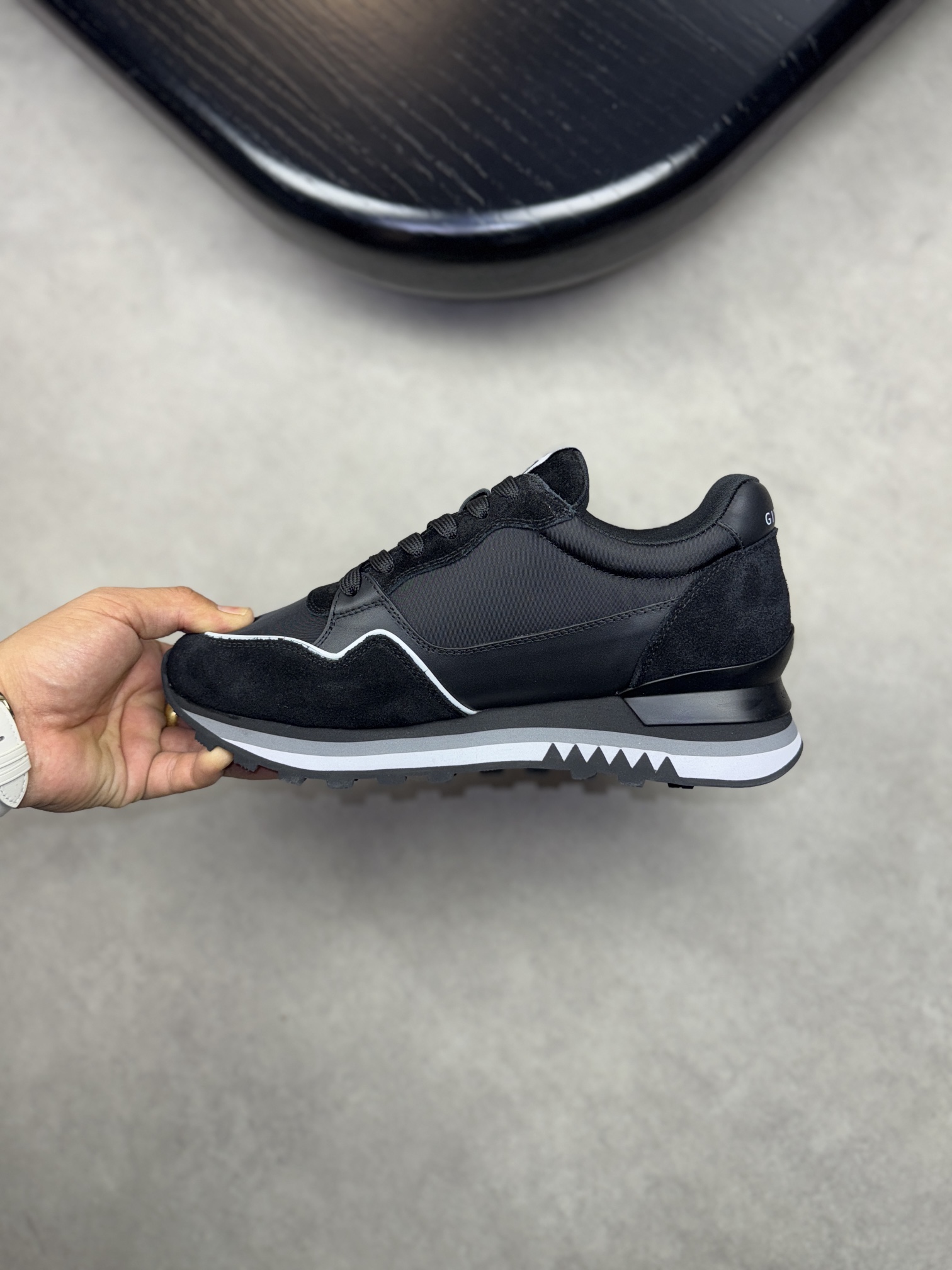 Givenchy Sneakers L-s