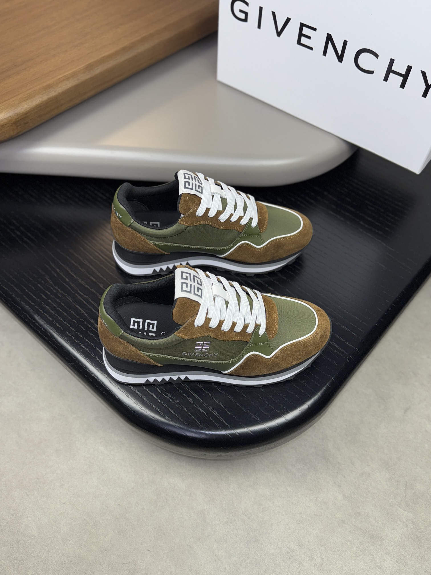 Givenchy Sneakers L-s