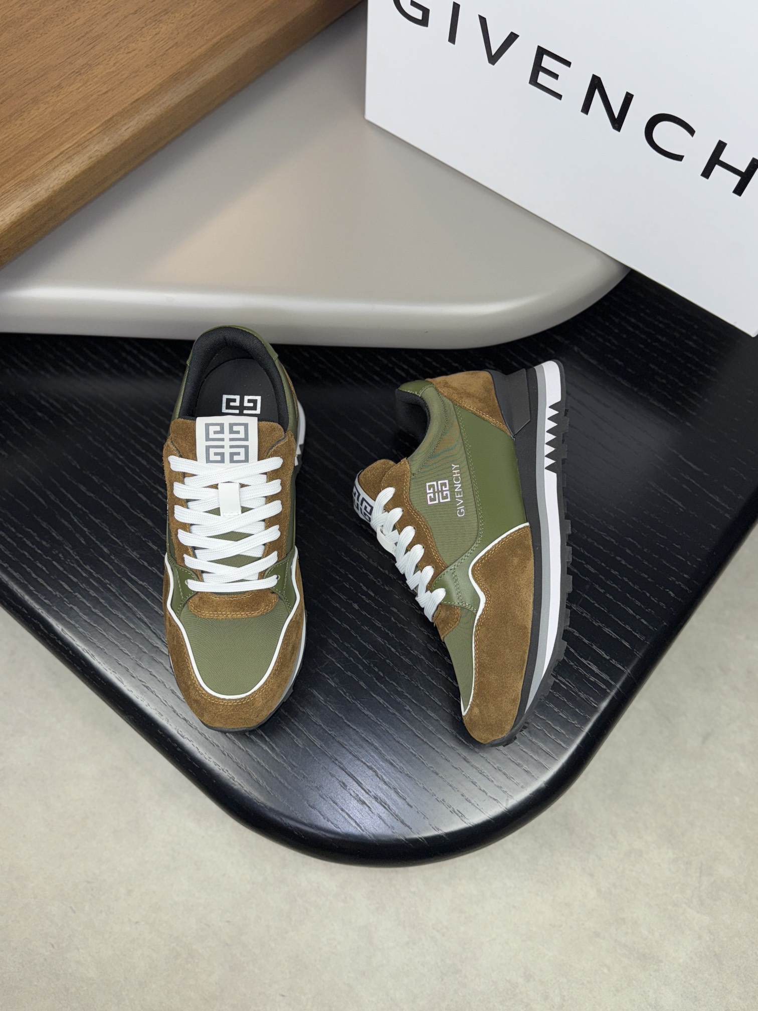 Givenchy Sneakers L-s