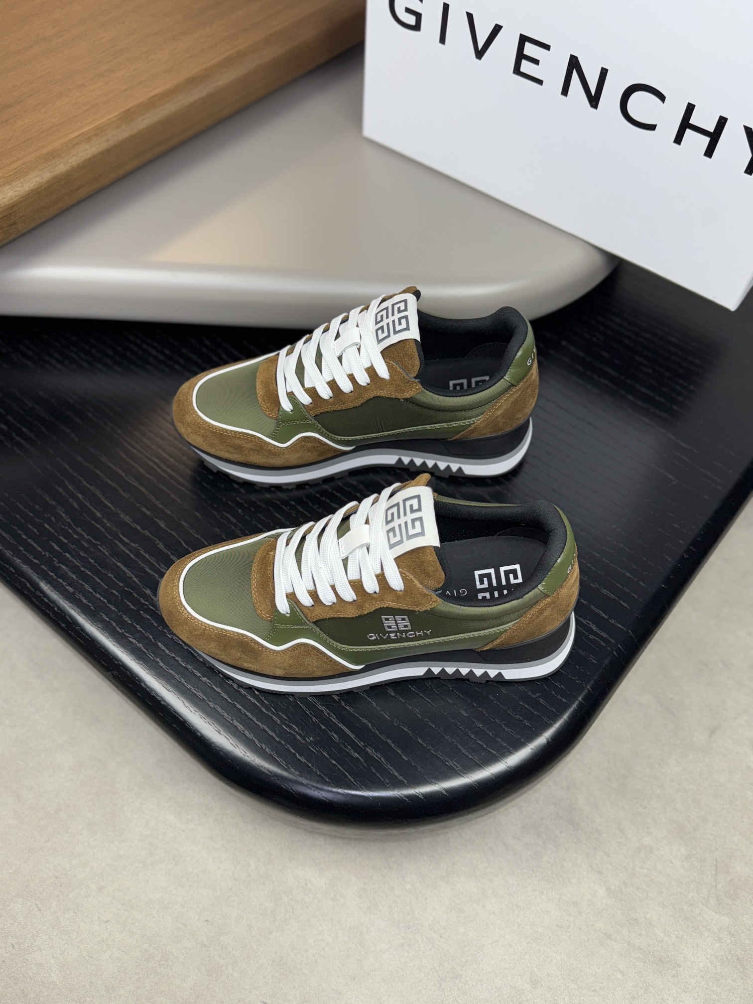 Givenchy Sneakers L-s