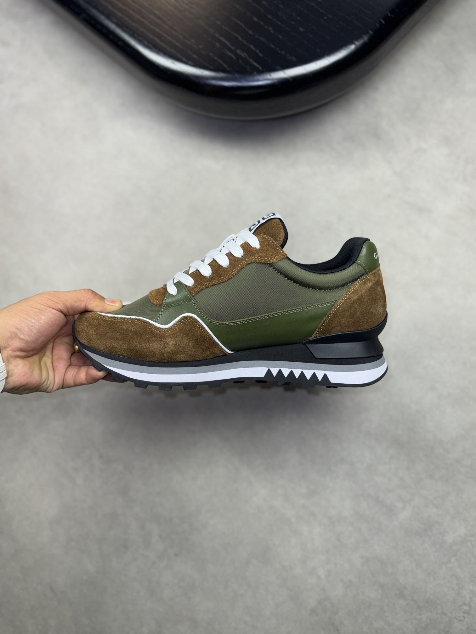 Givenchy Sneakers L-s