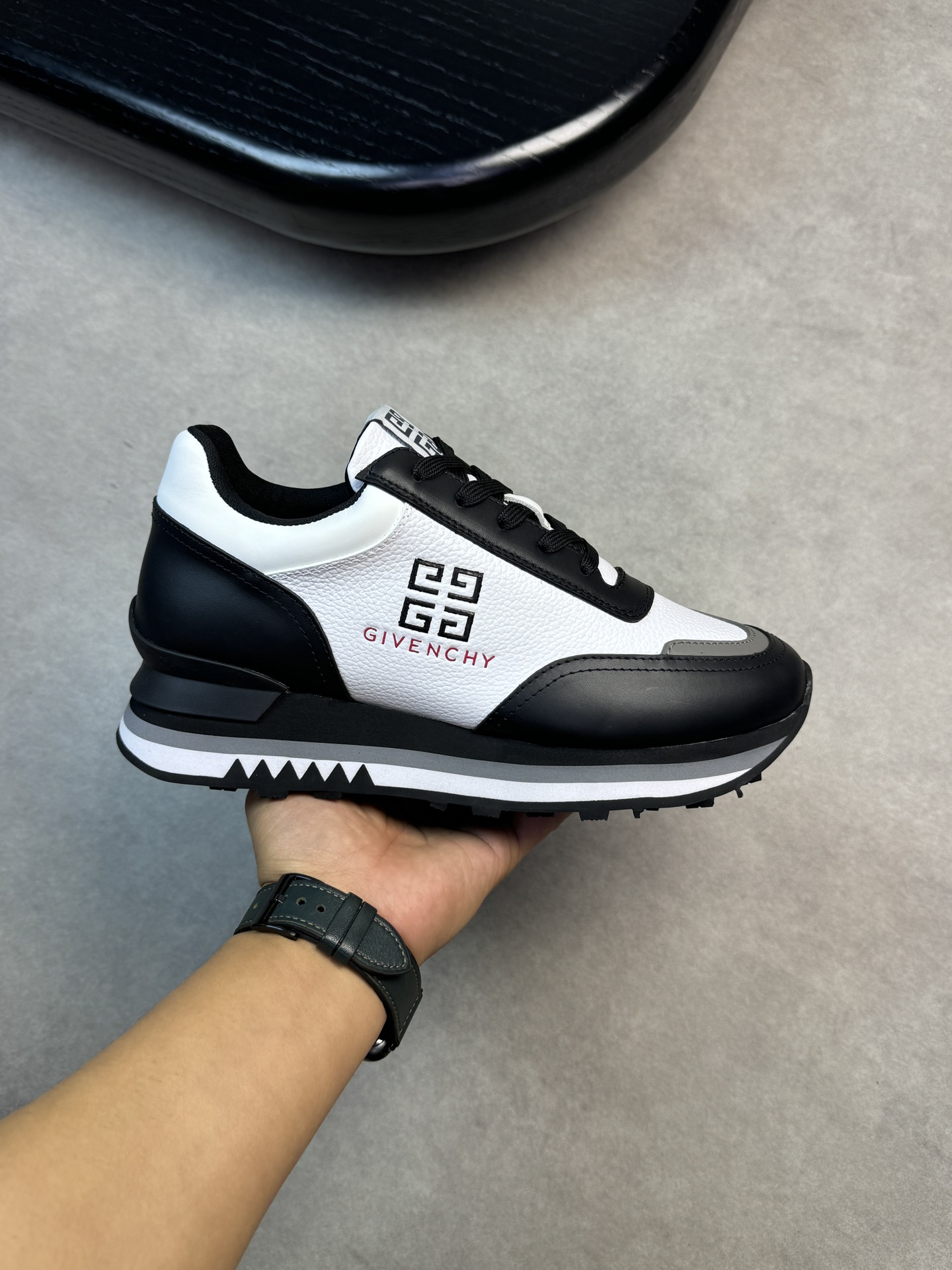 Givenchy Basic Shoes L-s