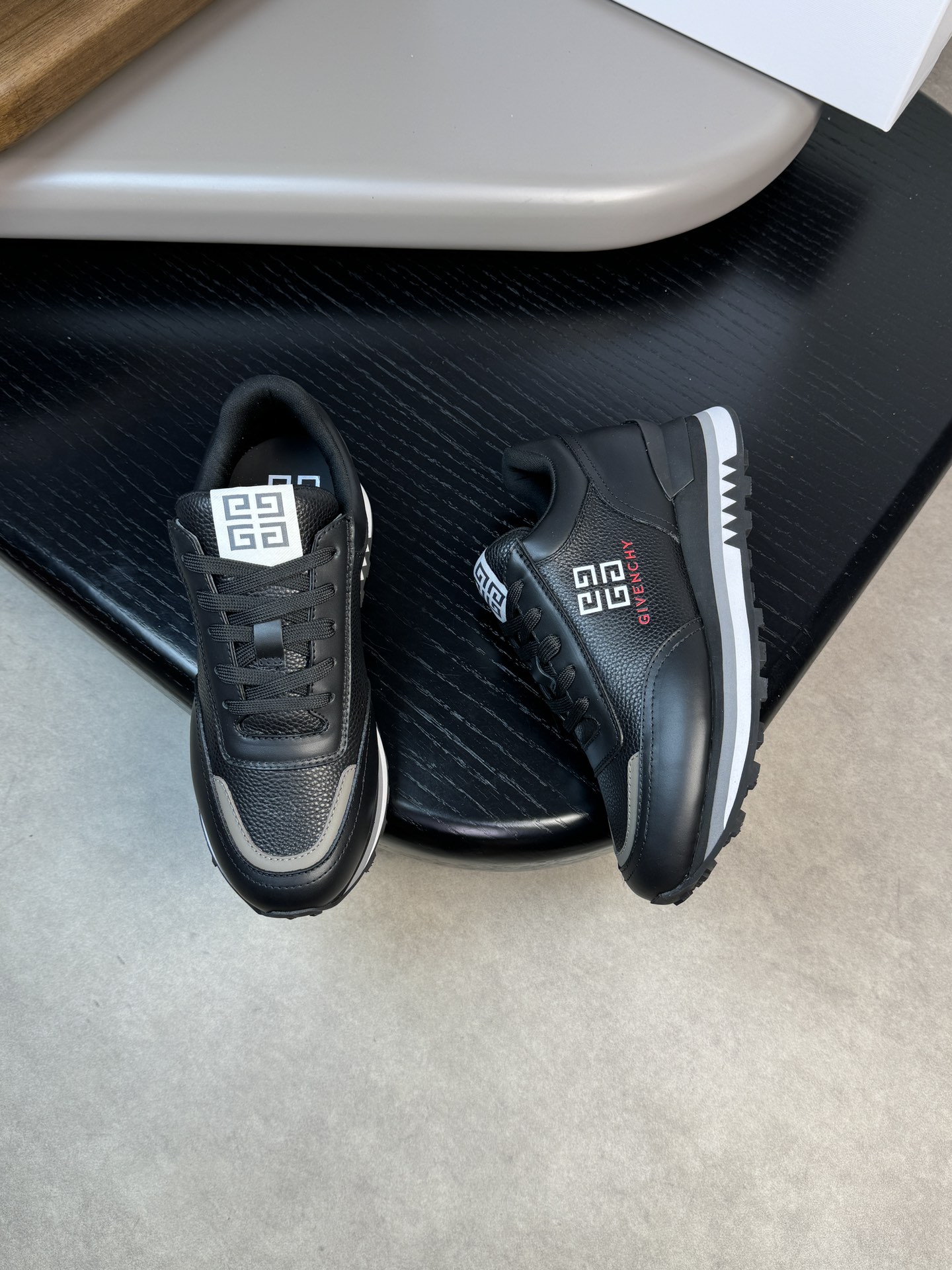 Givenchy Basic Shoes L-s