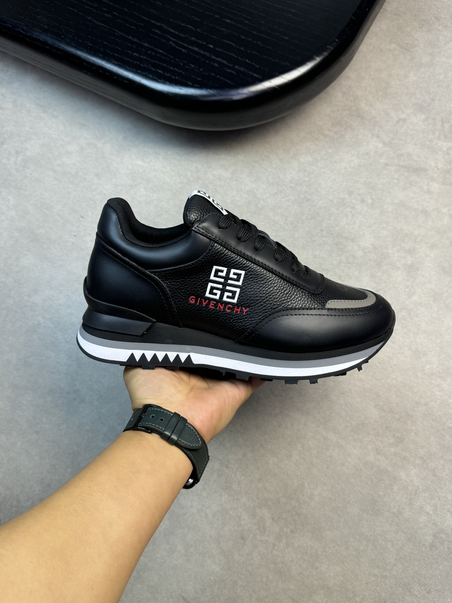 Givenchy Basic Shoes L-s