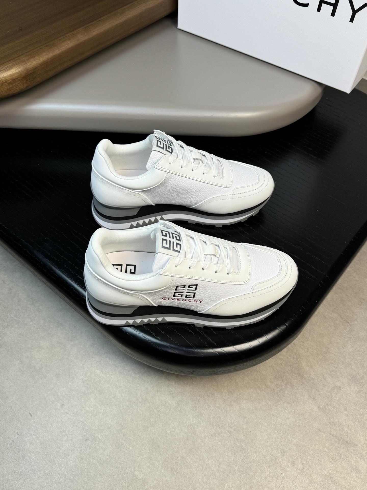 Givenchy Basic Shoes L-s