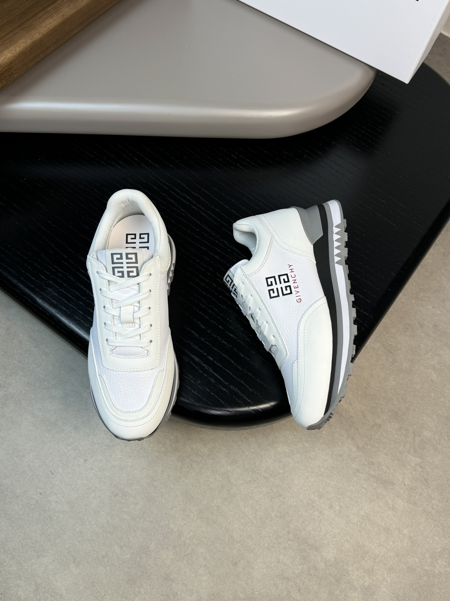 Givenchy Basic Shoes L-s