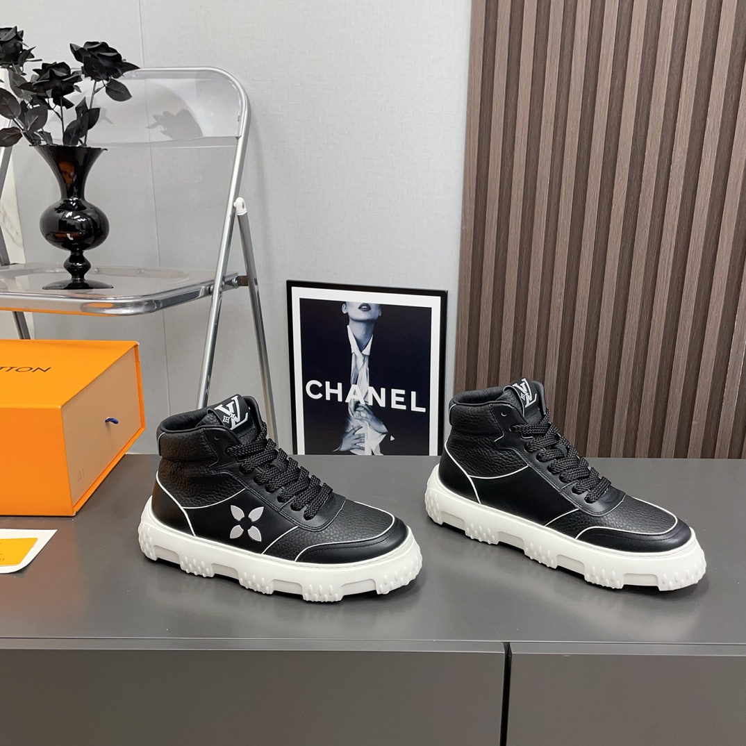 Louis Vuitton Male Sneakers L