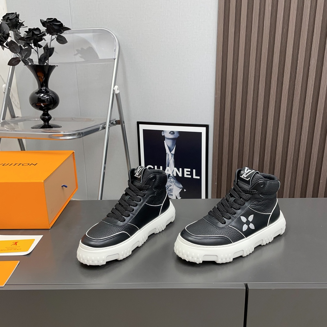 Louis Vuitton Male Sneakers L