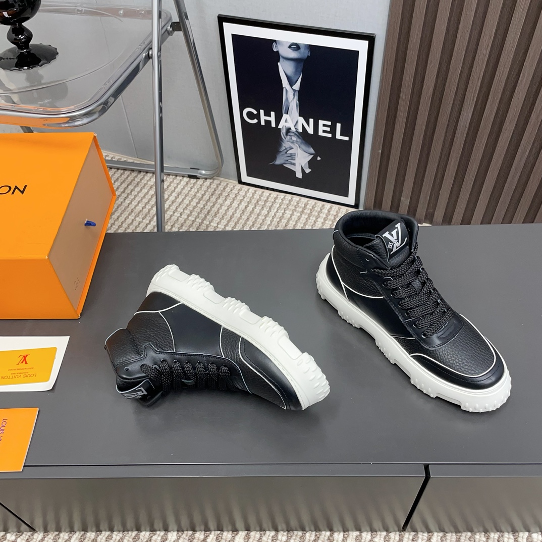 Louis Vuitton Male Sneakers L