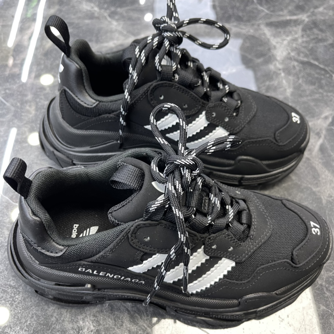 Couple Basic Shoes