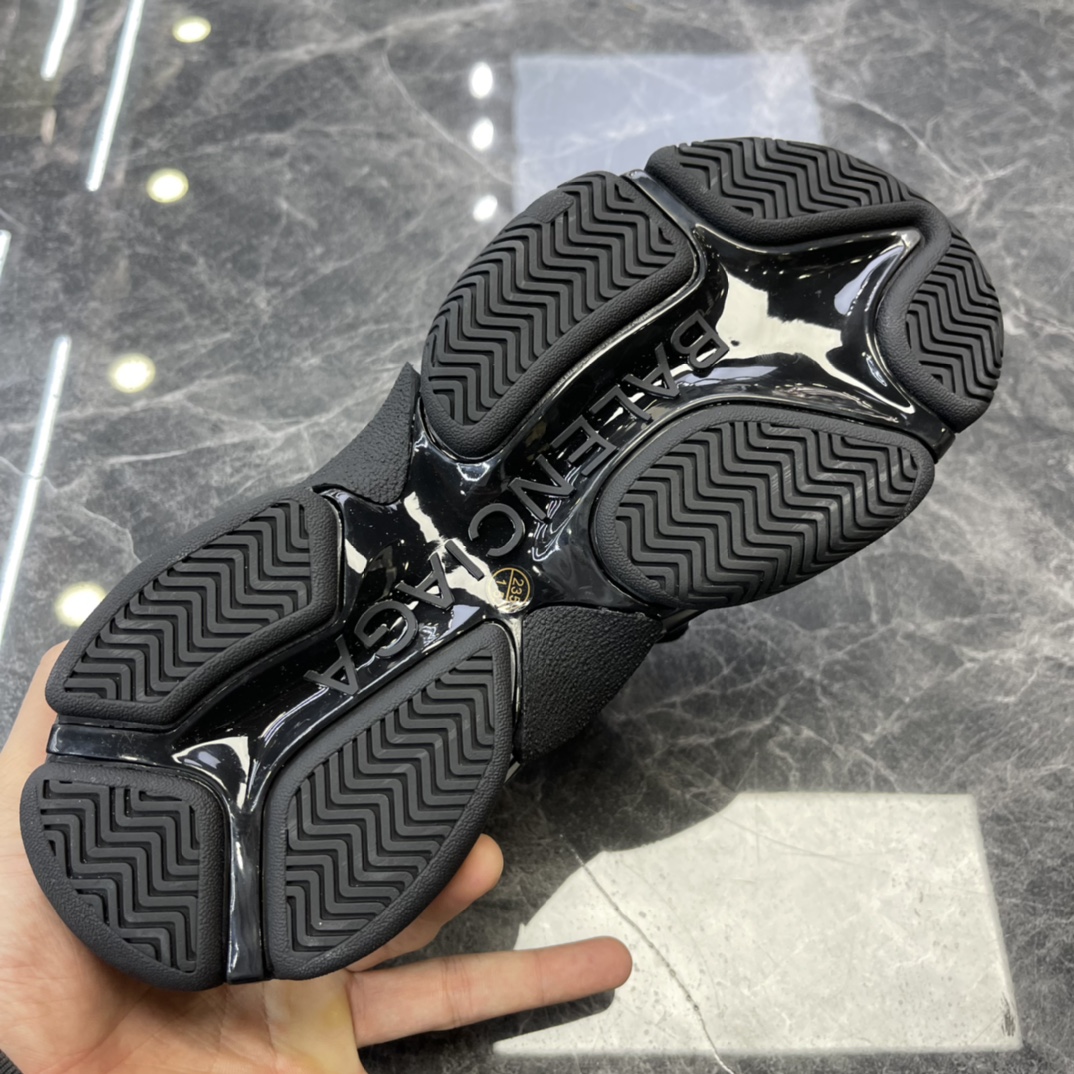 Couple Basic Shoes