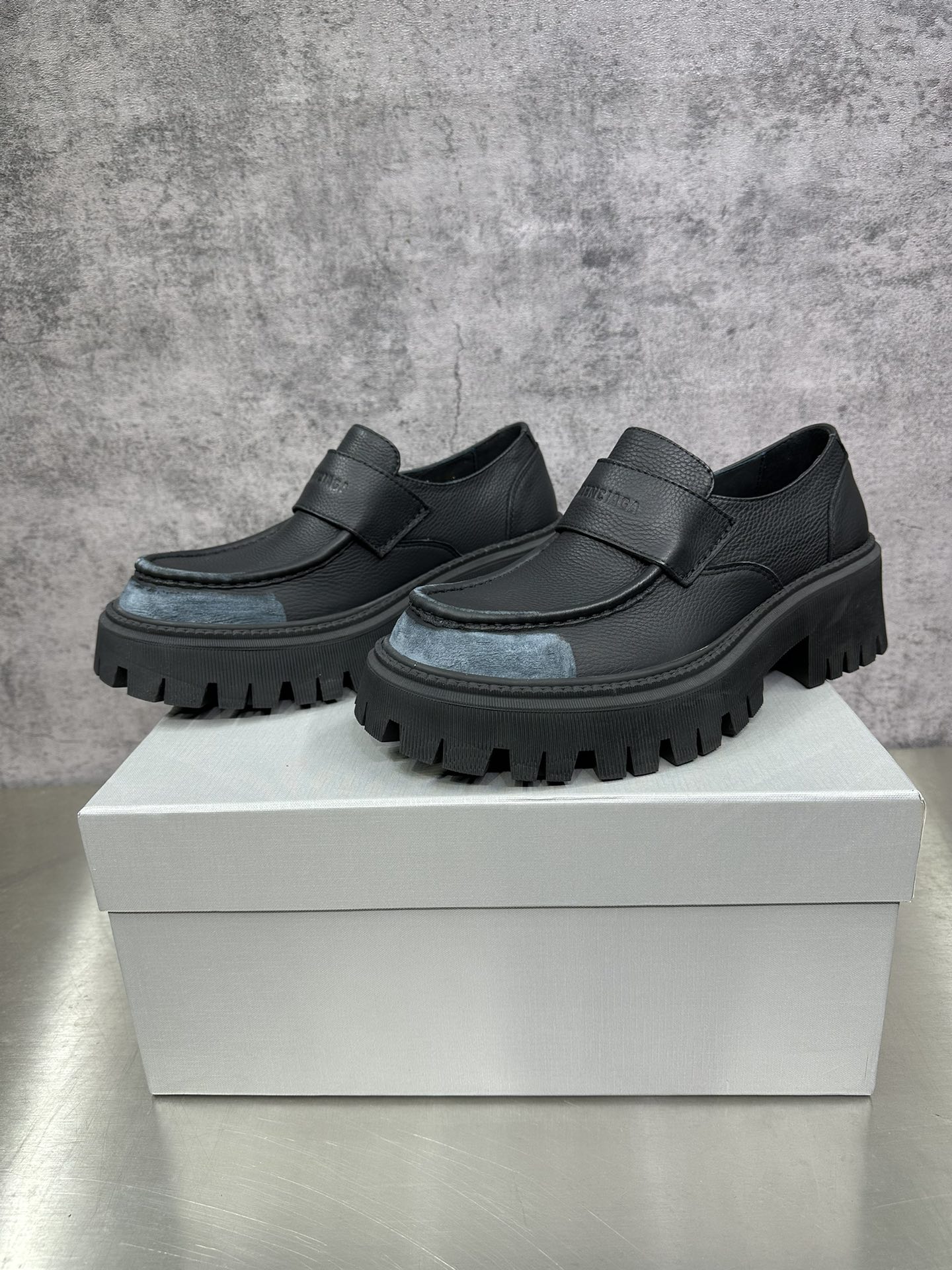 Balenciaga Loafers Cow Leather M-l