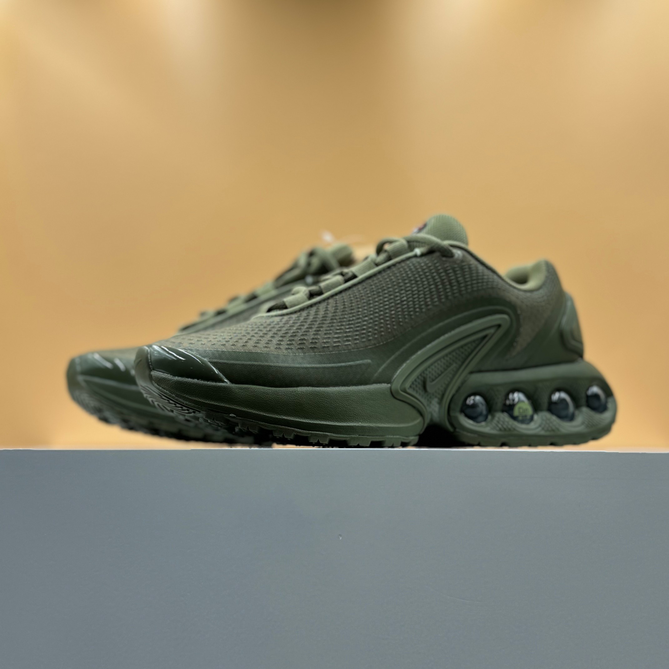 Sneakers Mesh Brown Shock Absorbing M-l