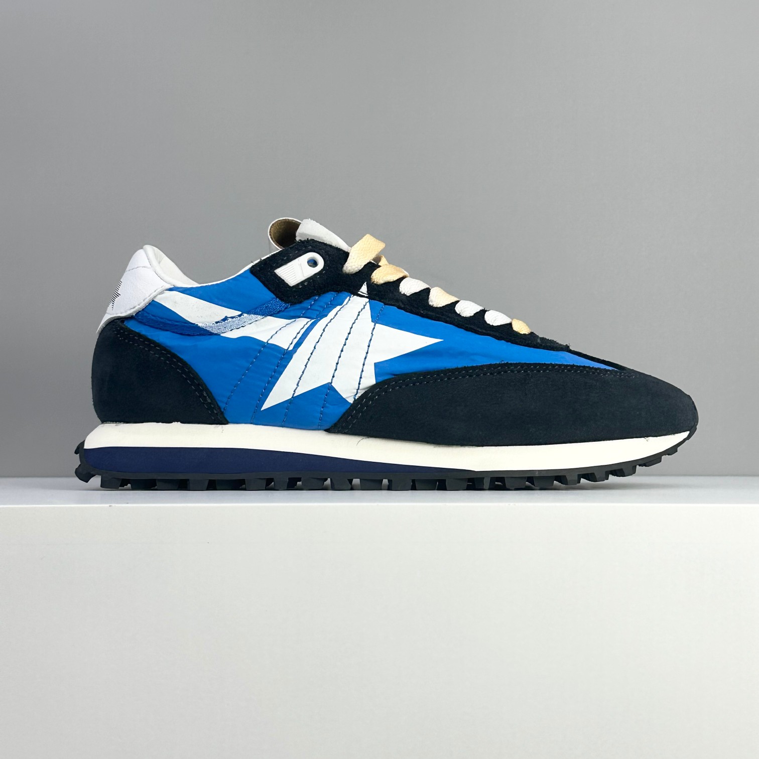 Golden Goose Female Sneakers M-l-s