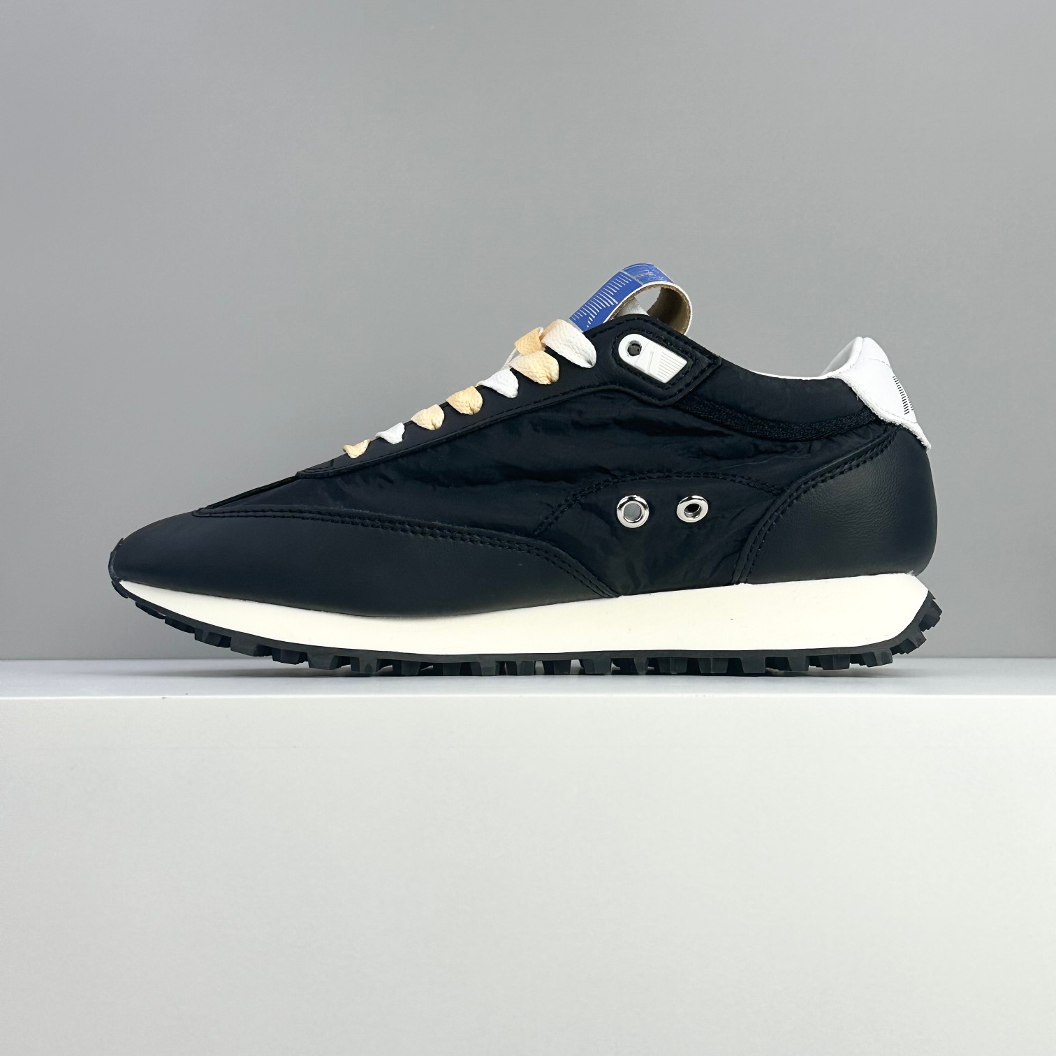 Golden Goose Female Sneakers M-l-s