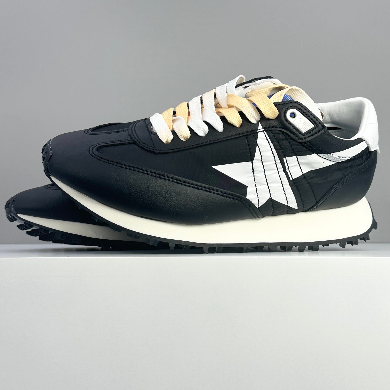 Golden Goose Female Sneakers M-l-s