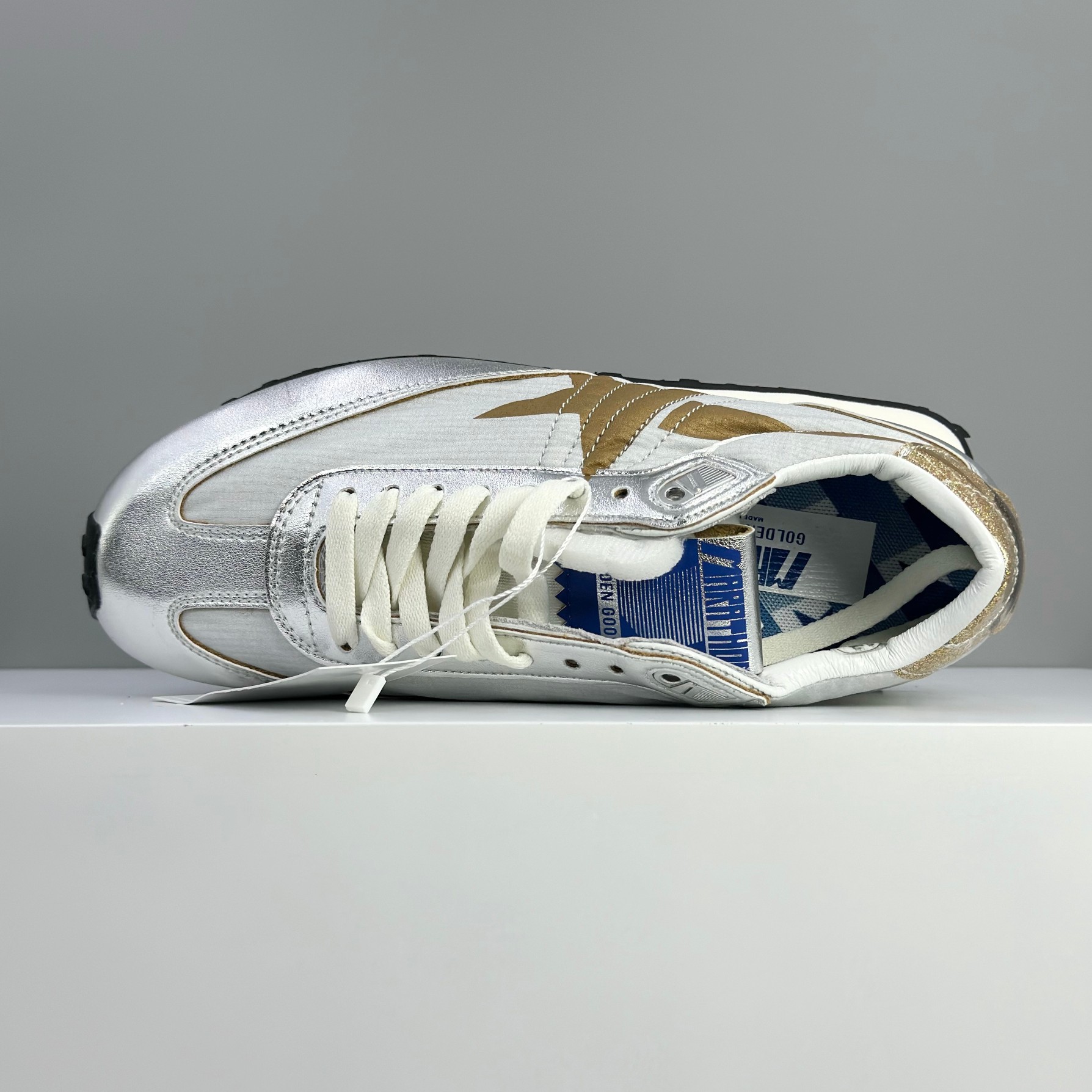 Golden Goose Female Sneakers Red M-l-s