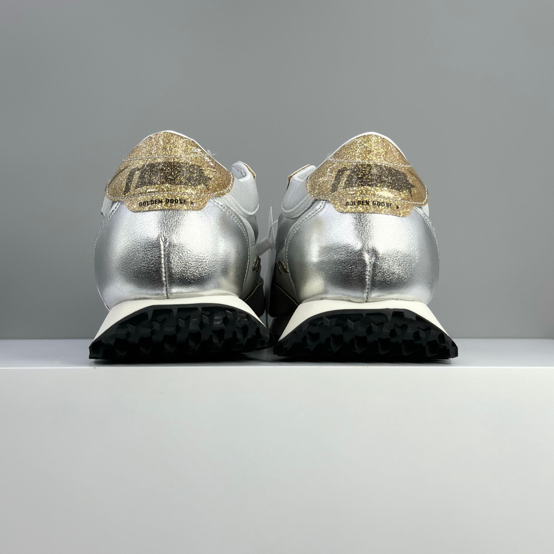 Golden Goose Female Sneakers Red M-l-s