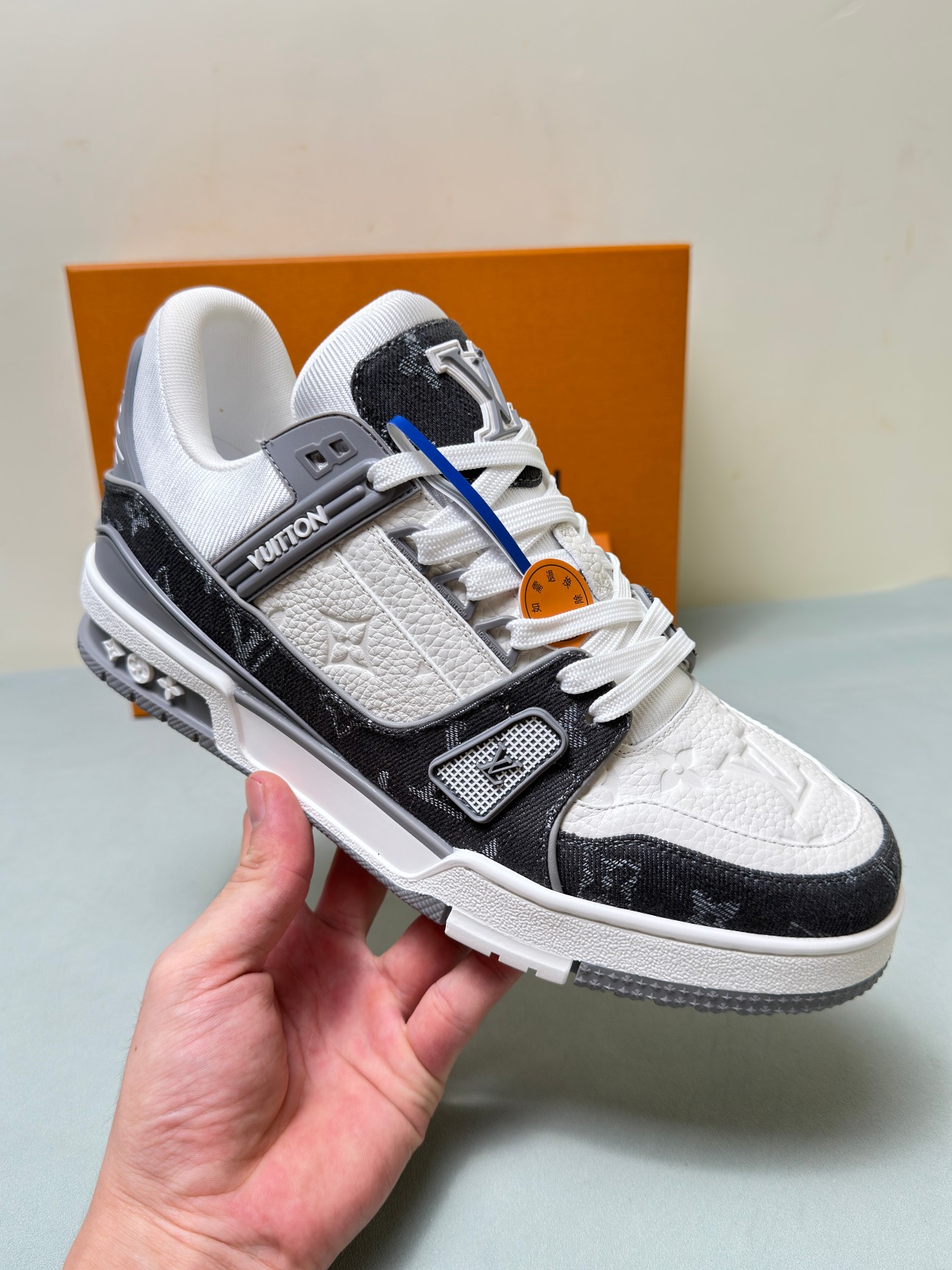 Louis Vuitton Male Sneakers Gray 45-m-l