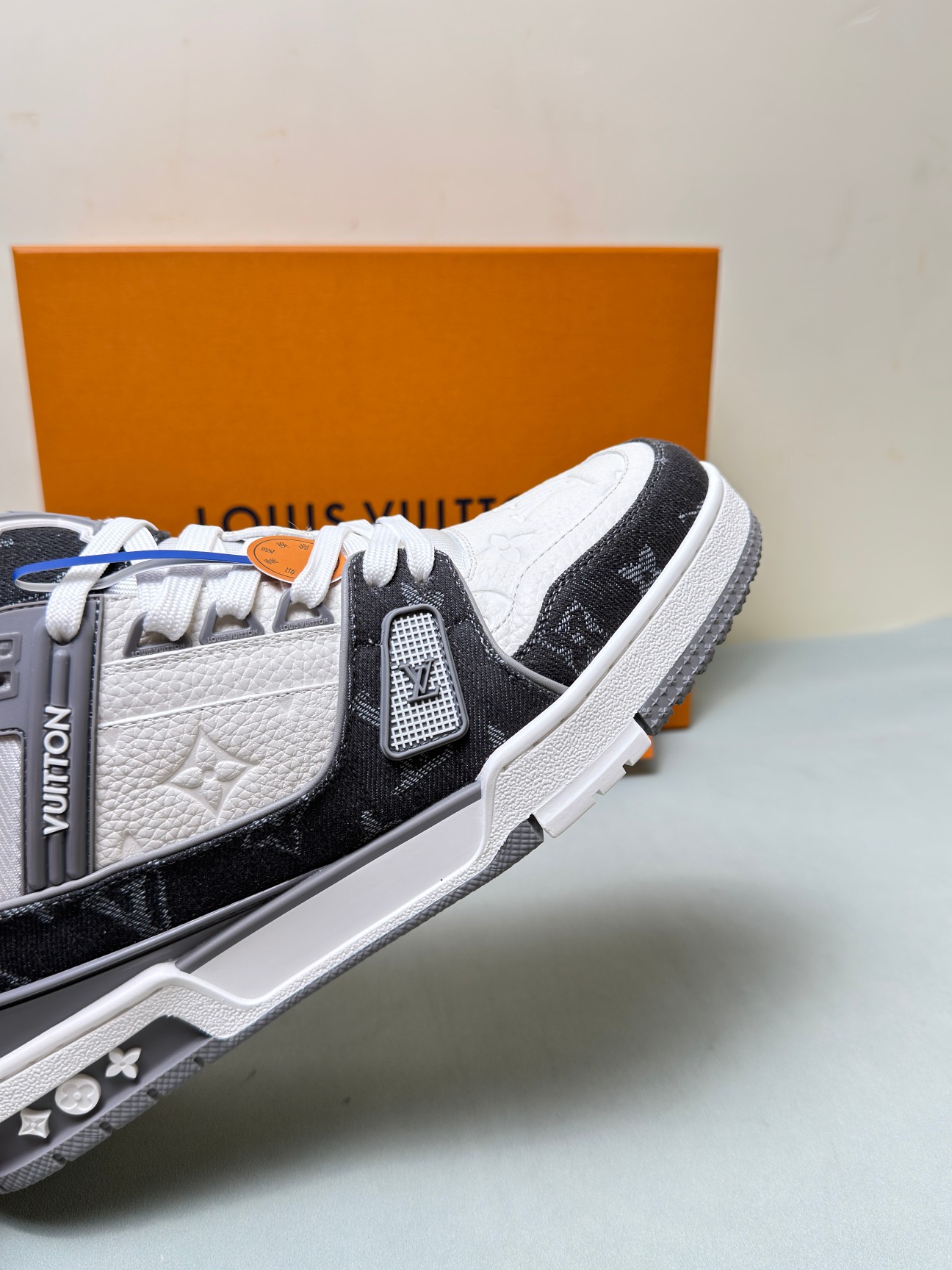 Louis Vuitton Male Sneakers Gray 45-m-l