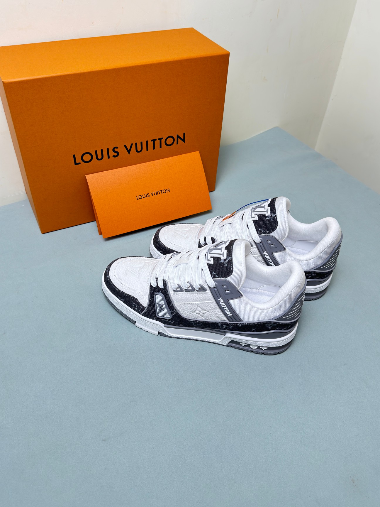 Louis Vuitton Male Sneakers Gray 45-m-l