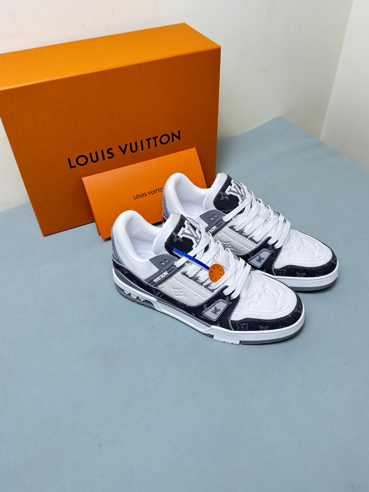 Louis Vuitton Male Sneakers Gray 45-m-l