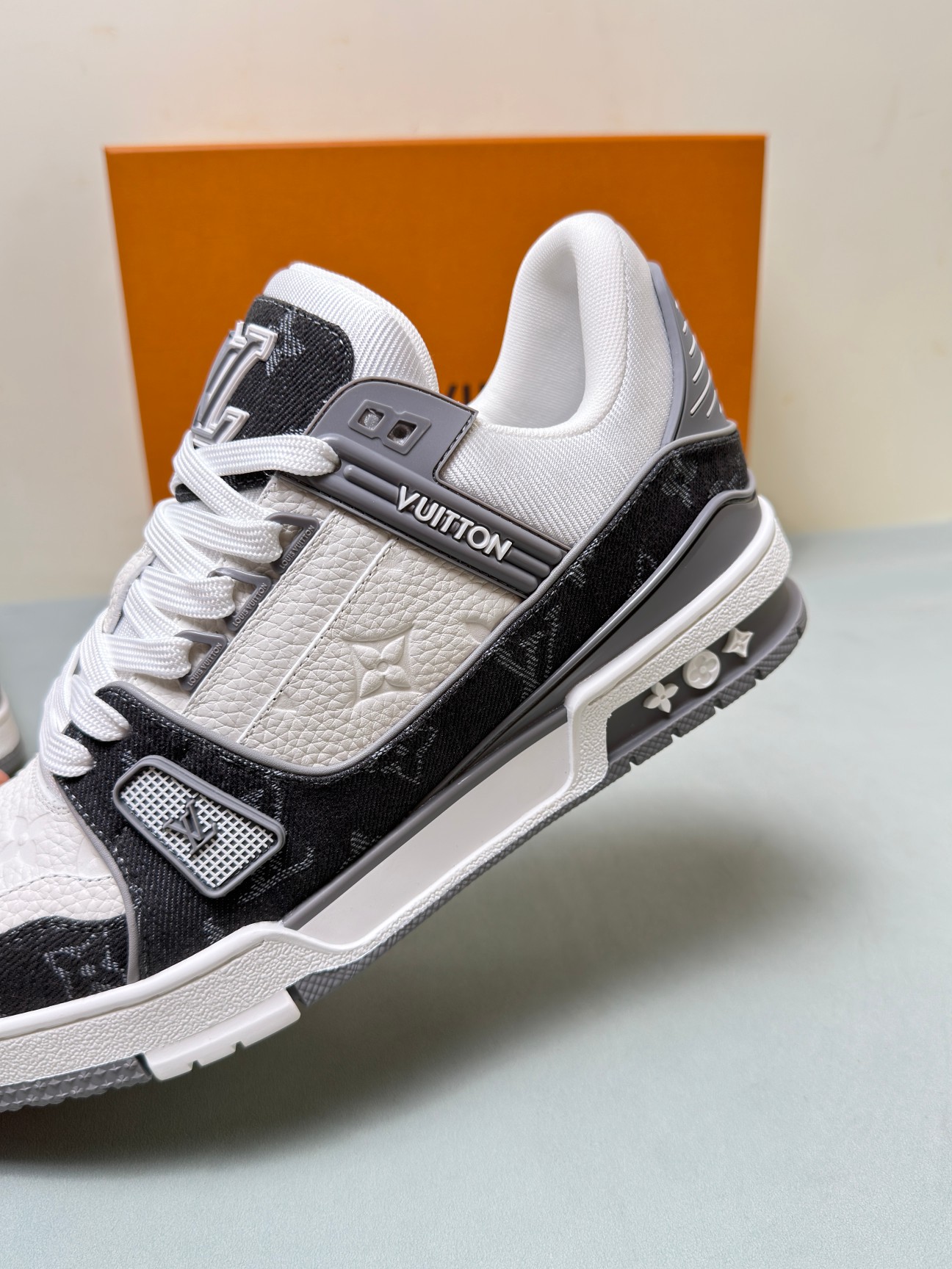 Louis Vuitton Male Sneakers Gray 45-m-l