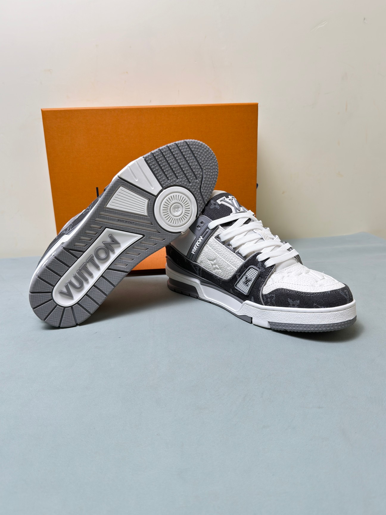 Louis Vuitton Male Sneakers Gray 45-m-l