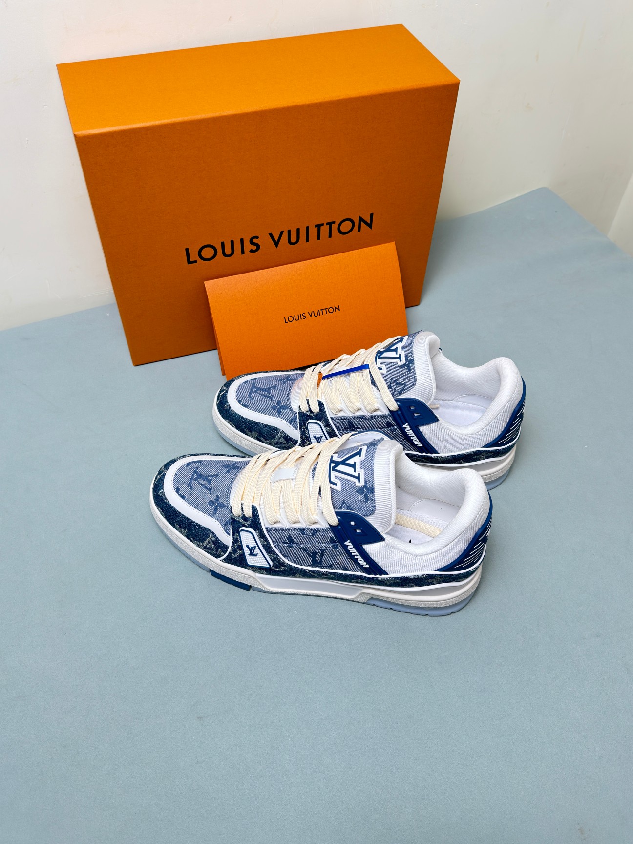 Louis Vuitton Male Sneakers Gray 45-m-l