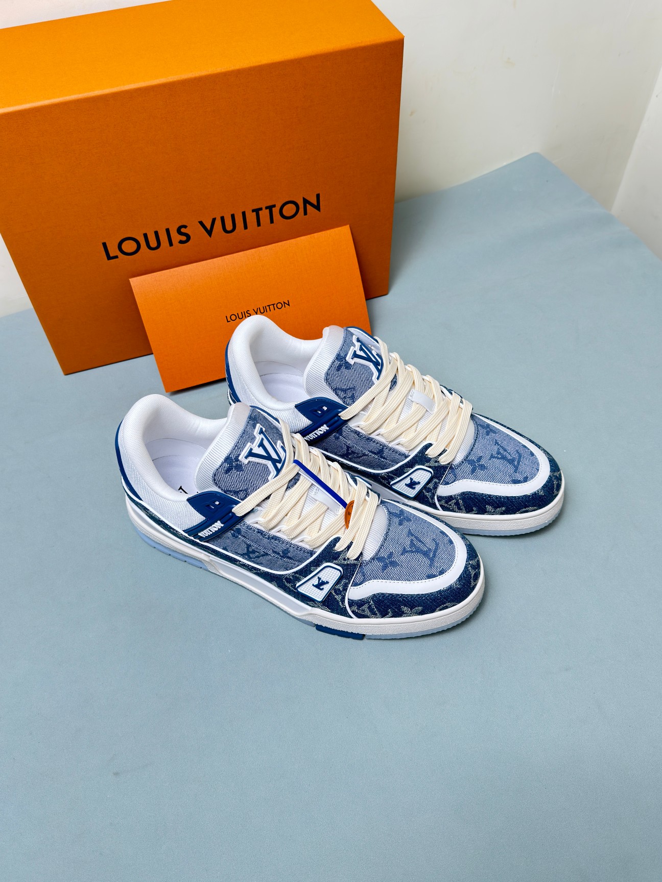 Louis Vuitton Male Sneakers Gray 45-m-l