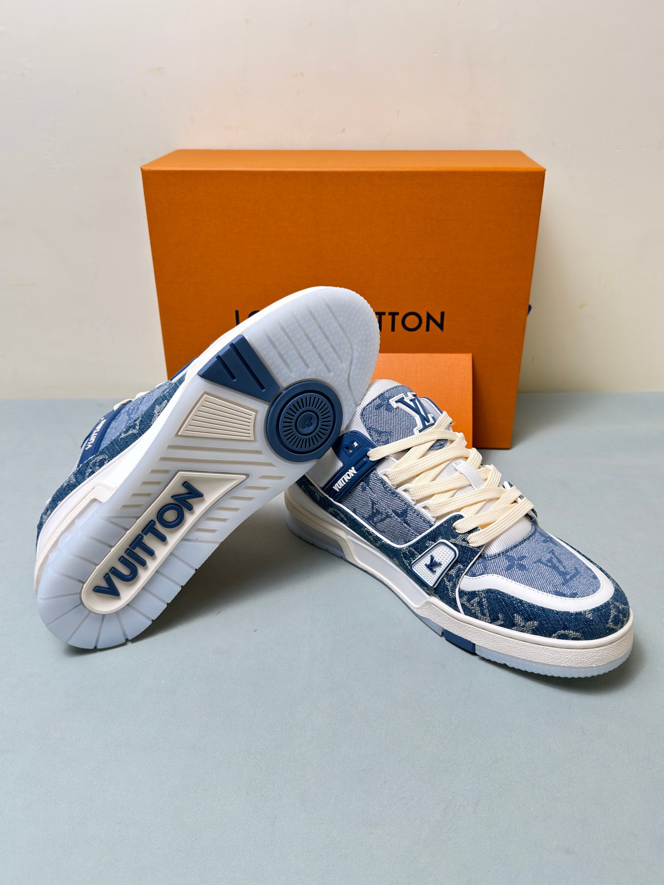 Louis Vuitton Male Sneakers Gray 45-m-l