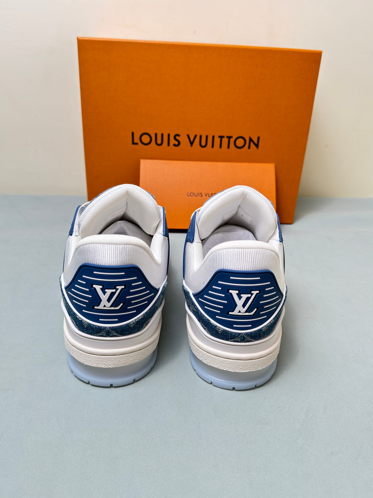 Louis Vuitton Male Sneakers Gray 45-m-l