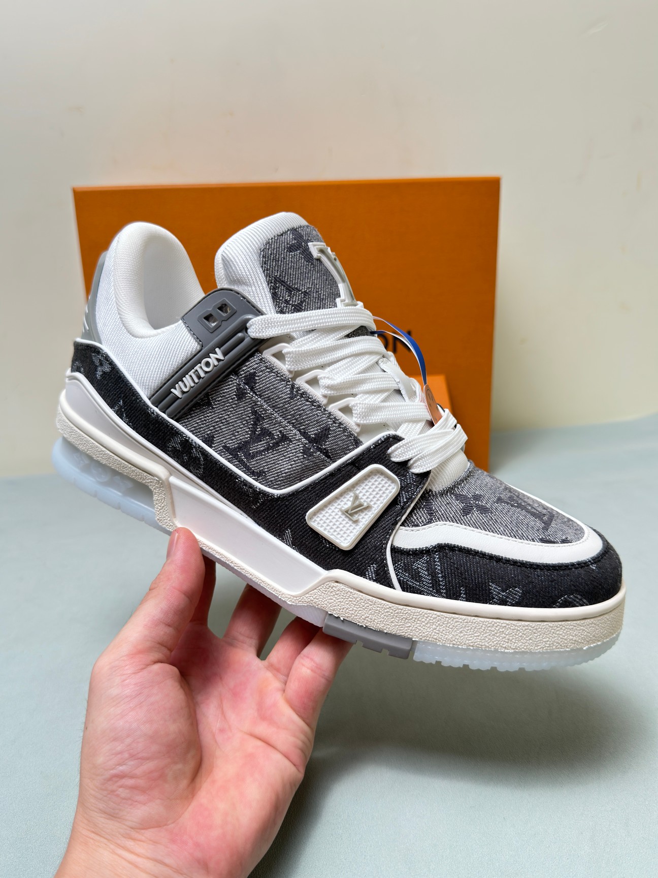 Louis Vuitton Male Sneakers Gray 45-m-l