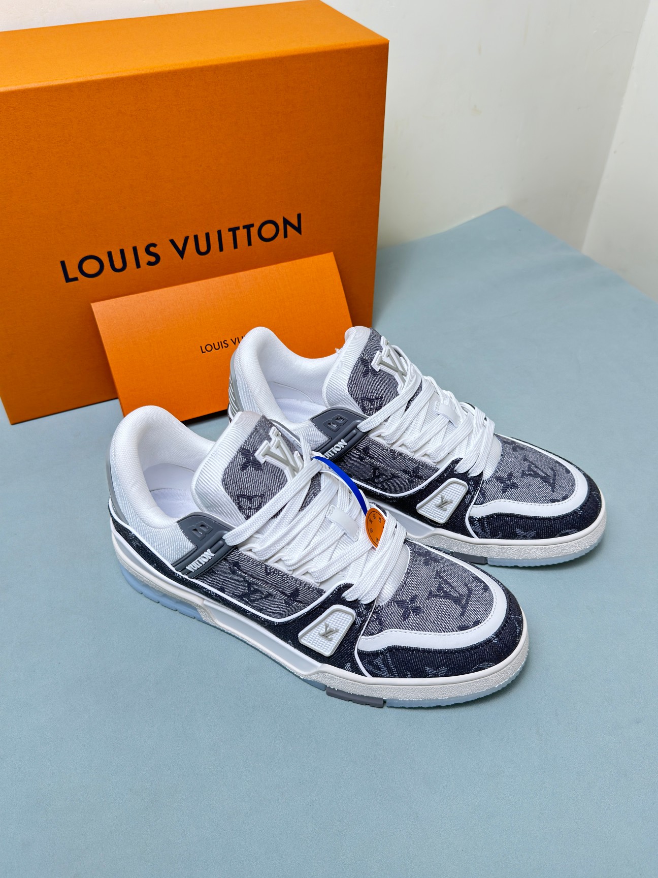 Louis Vuitton Male Sneakers Gray 45-m-l