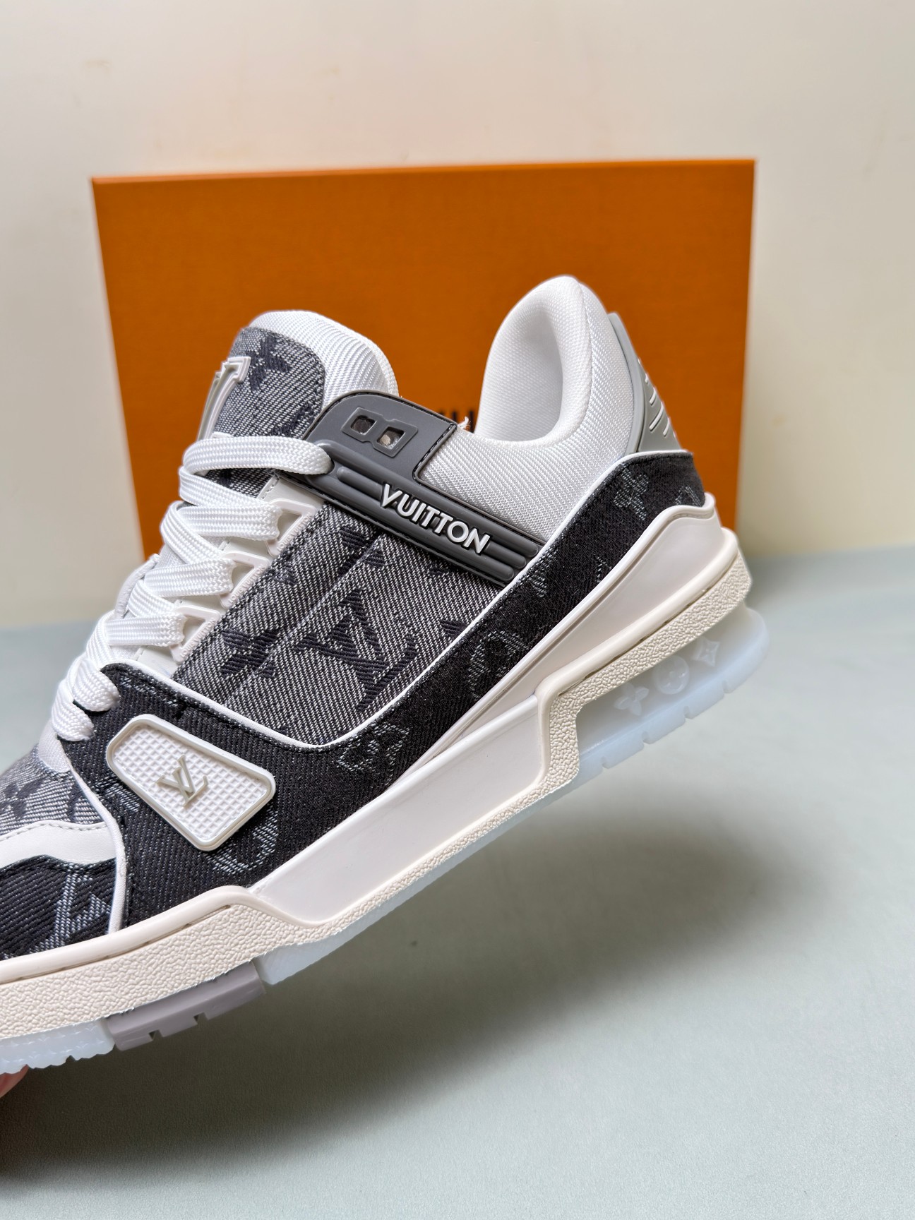 Louis Vuitton Male Sneakers Gray 45-m-l