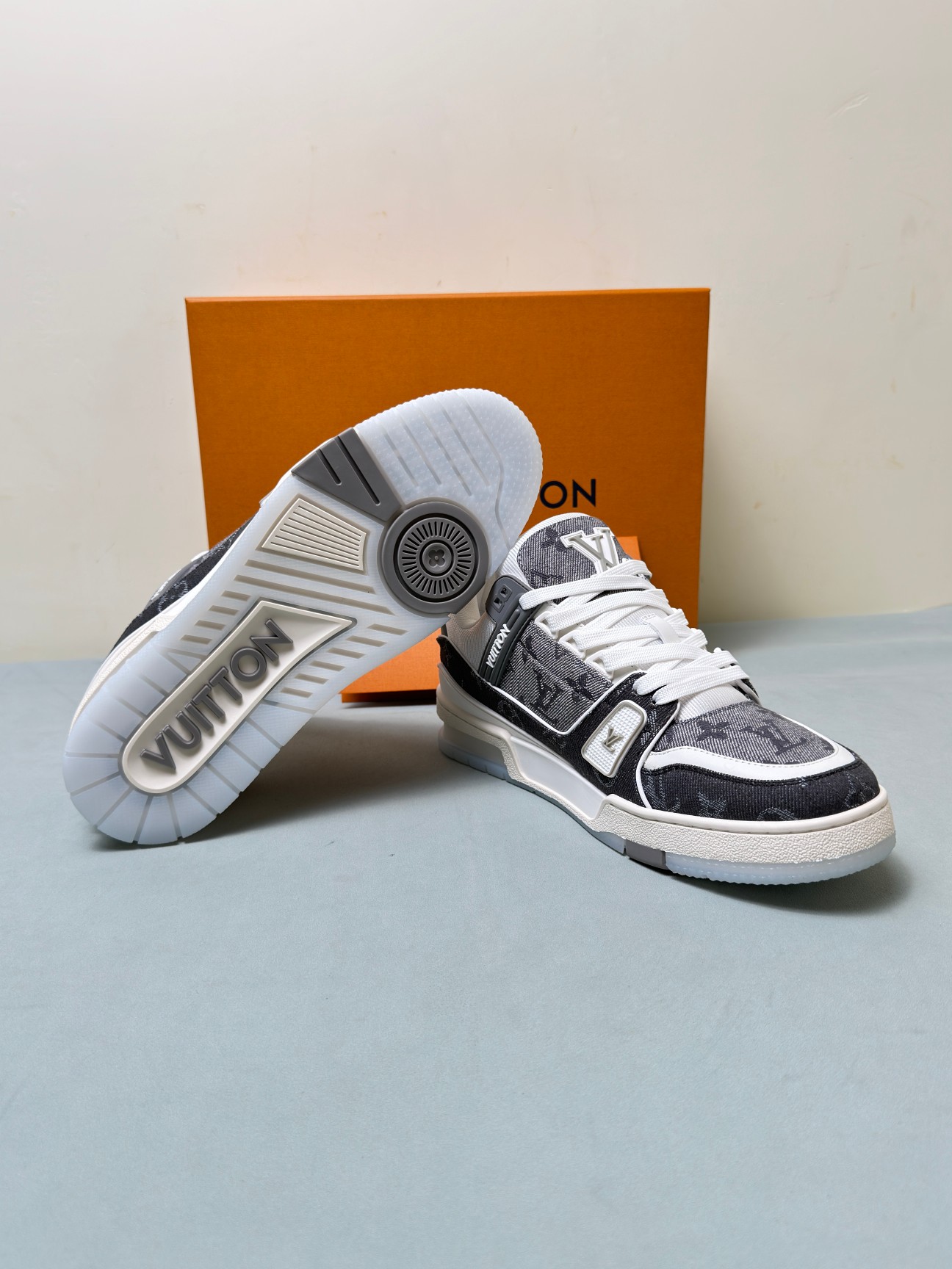 Louis Vuitton Male Sneakers Gray 45-m-l