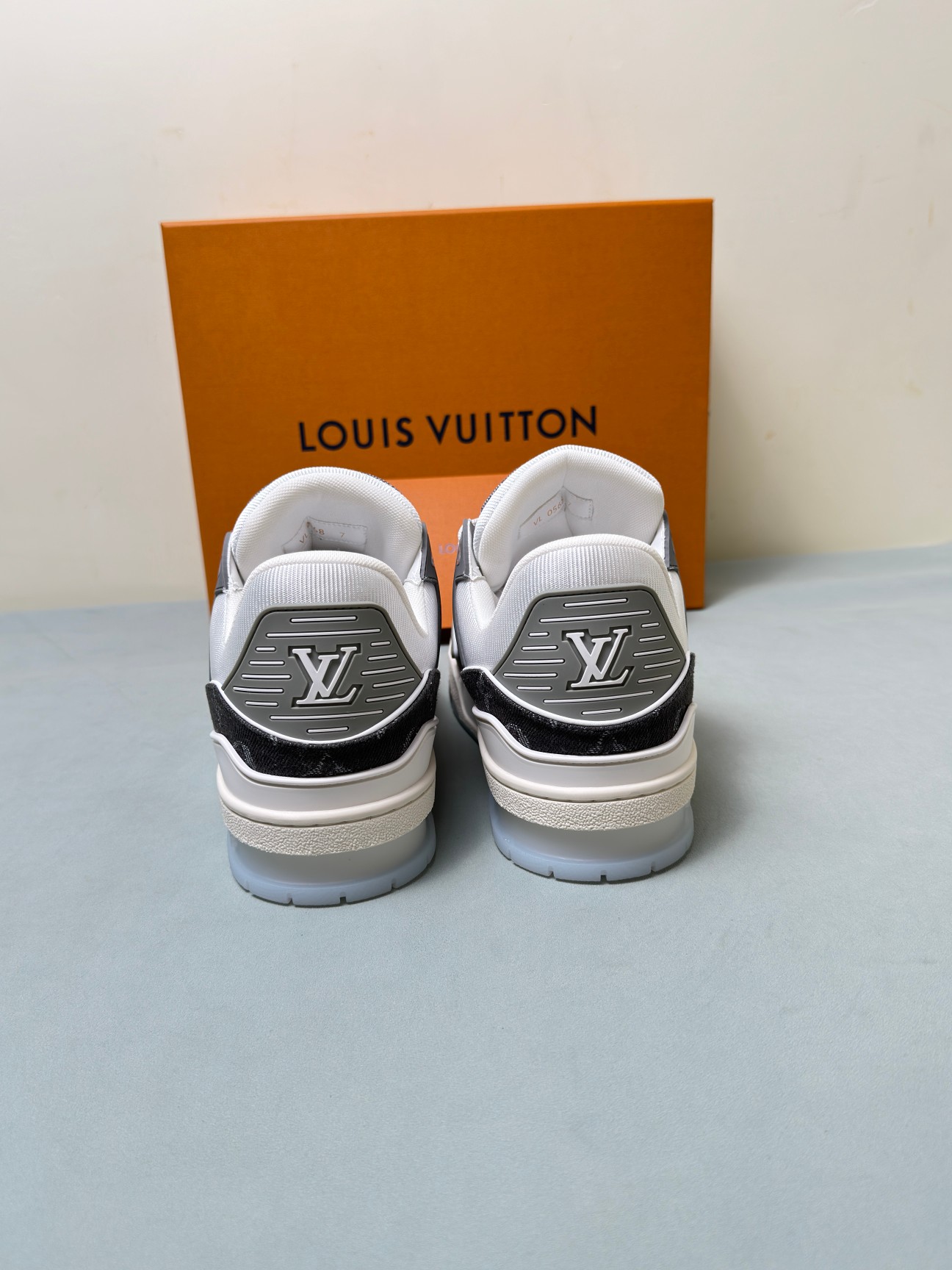 Louis Vuitton Male Sneakers Gray 45-m-l