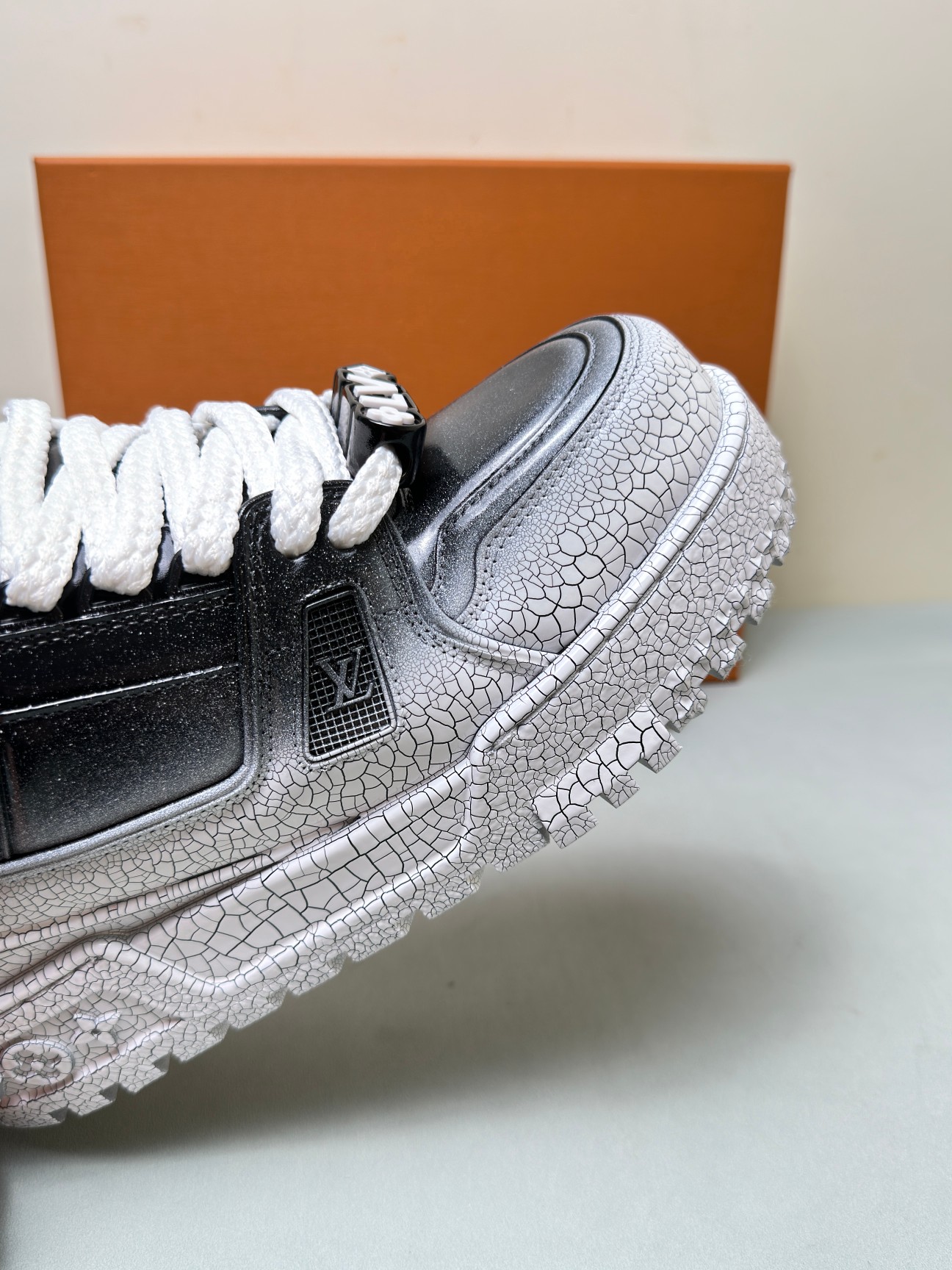 Louis Vuitton Male Sneakers M-l