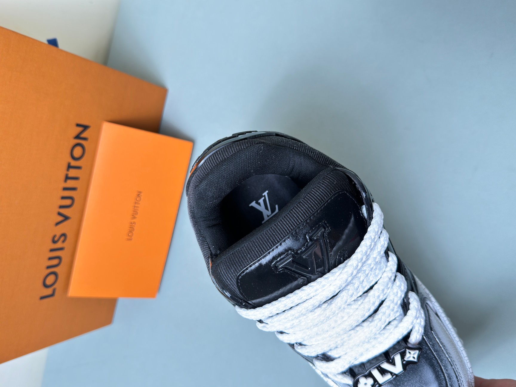 Louis Vuitton Male Sneakers M-l