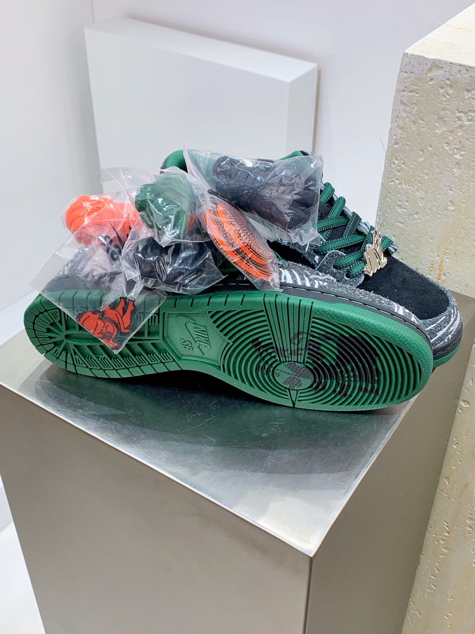 Nike Basic Shoes Black L-s