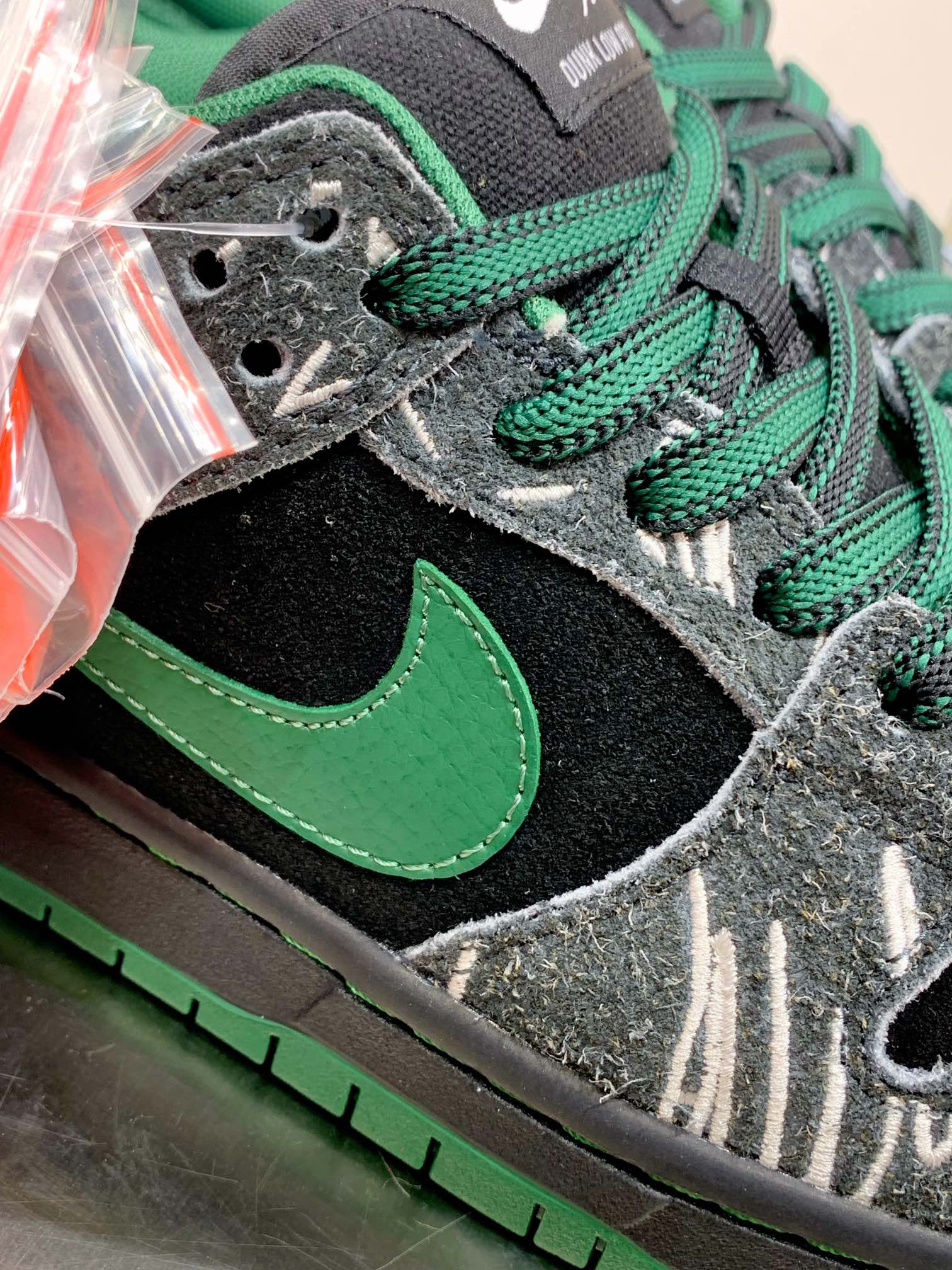 Nike Basic Shoes Black L-s