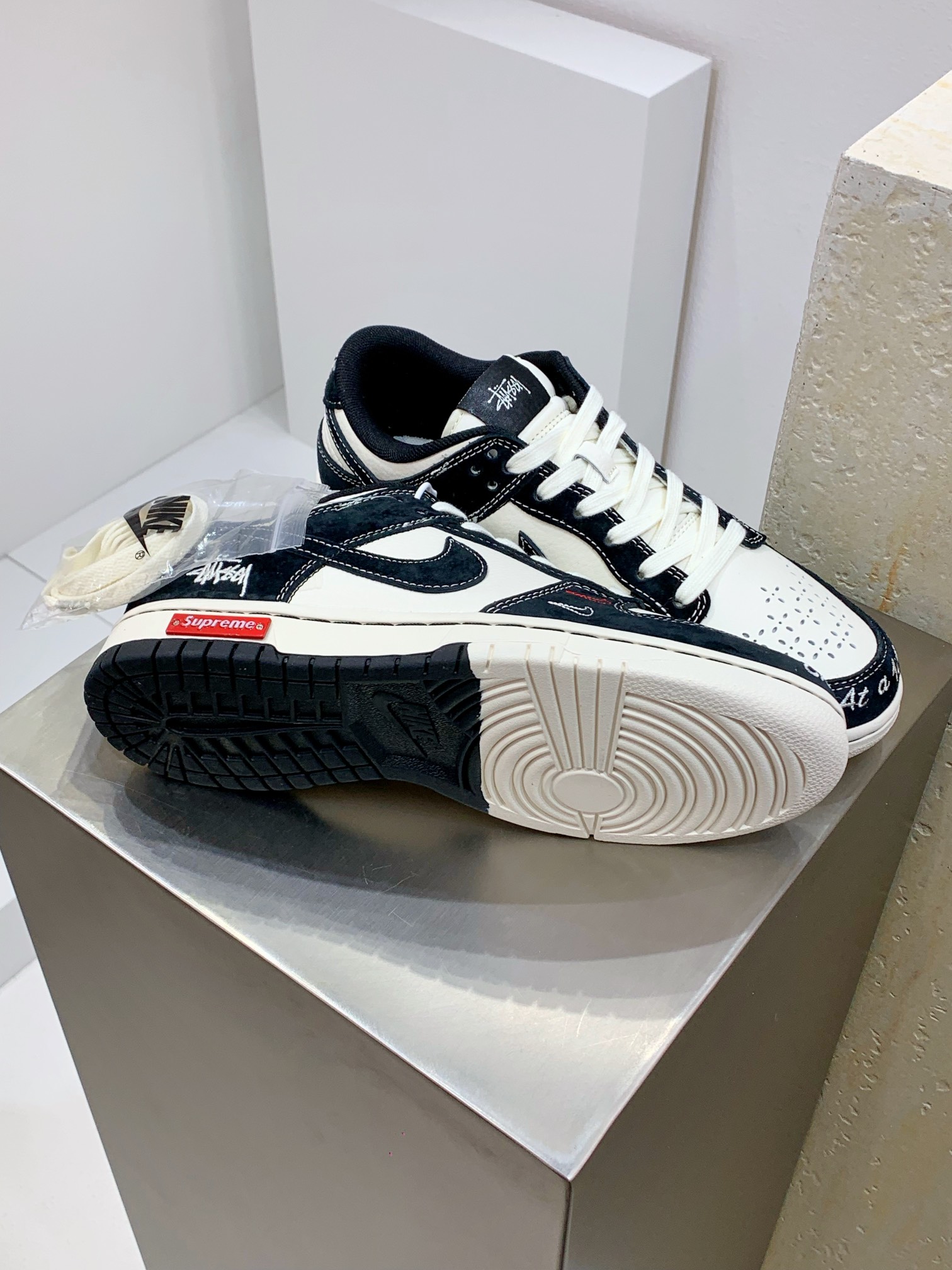 Nike Supreme Basic Shoes M-l-s